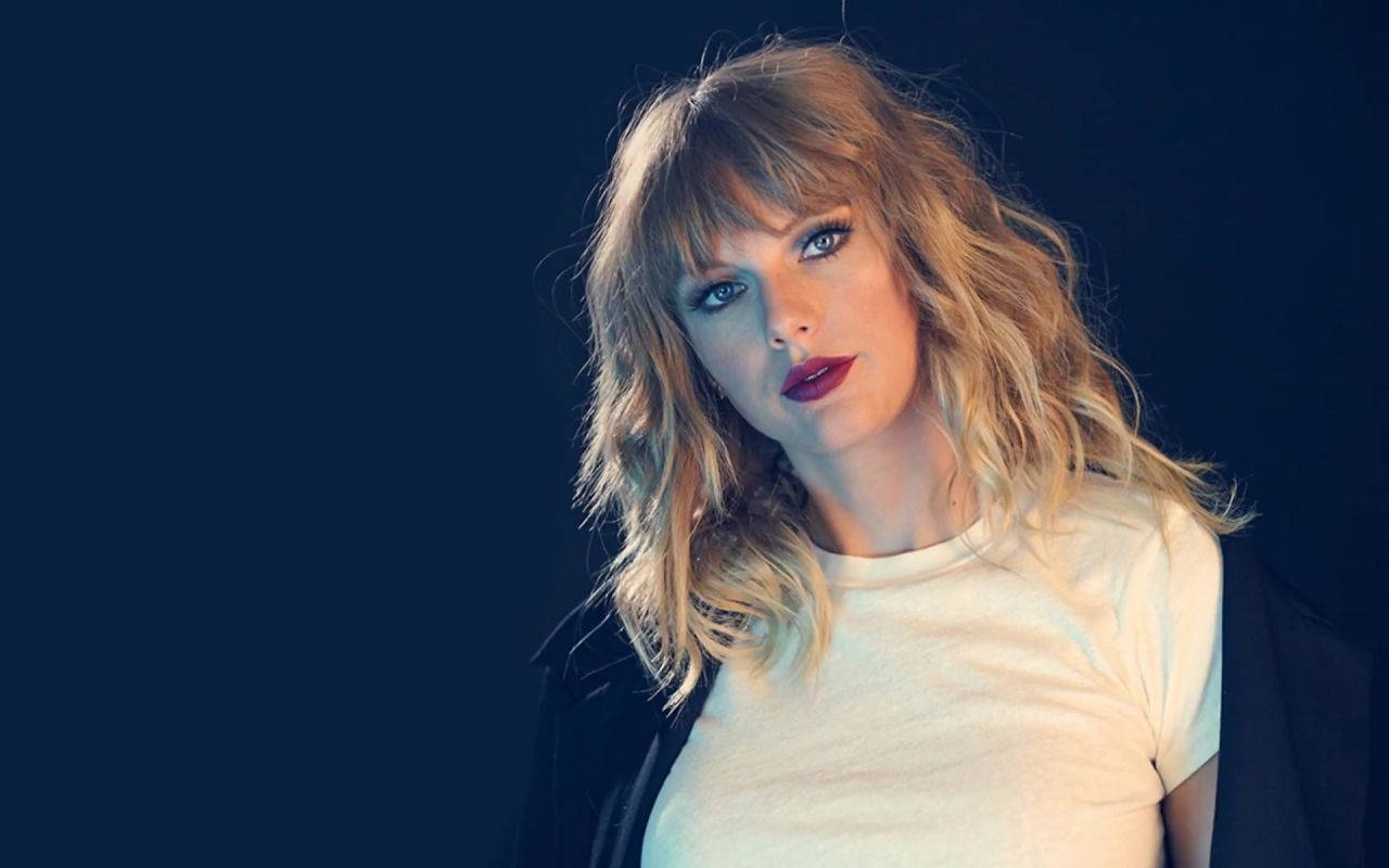 Taylor Swift con cabello despeinado Fondos de pantalla