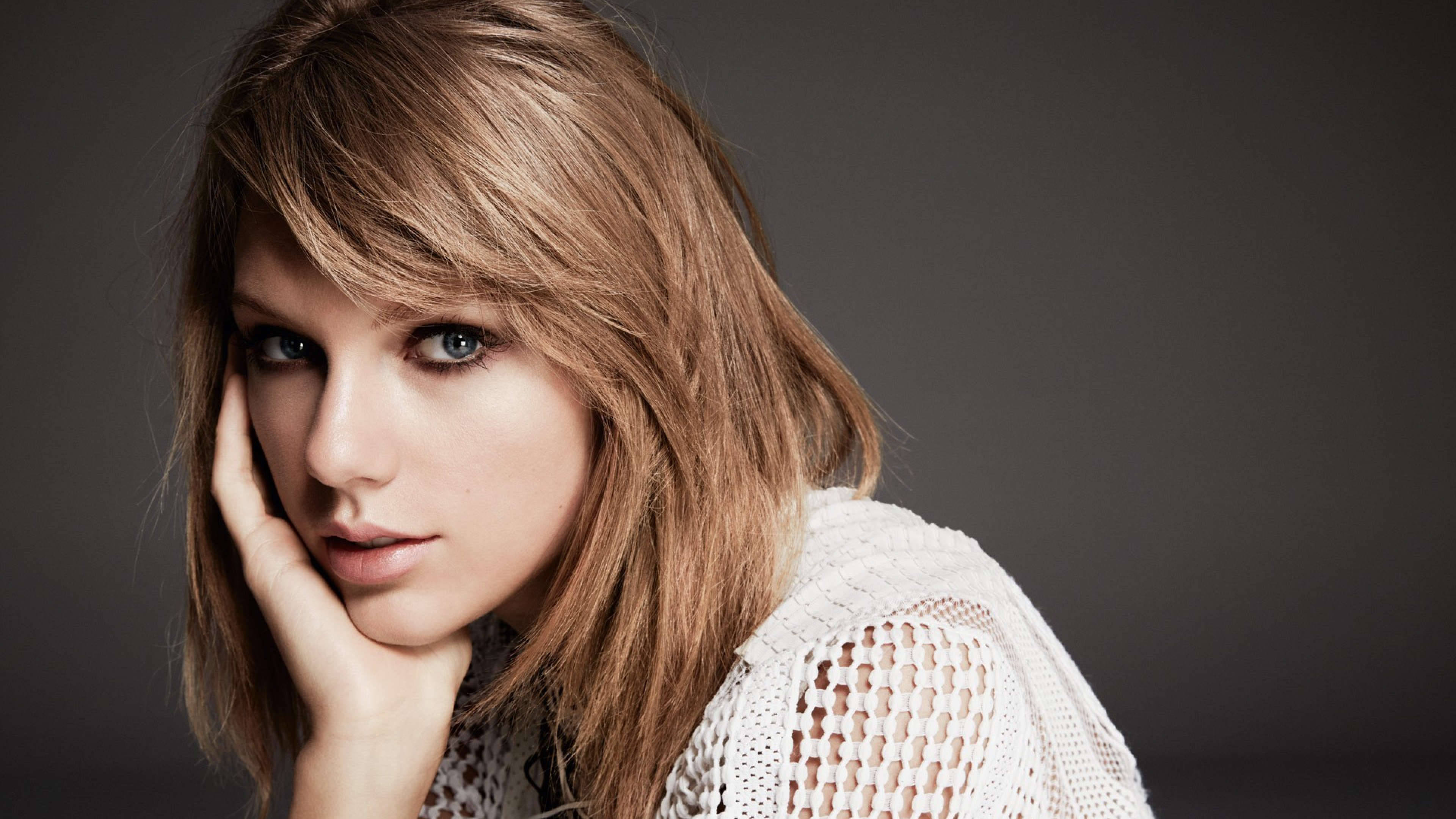 Taylor Swift con su característico estilo caprichoso. Fondos de pantalla