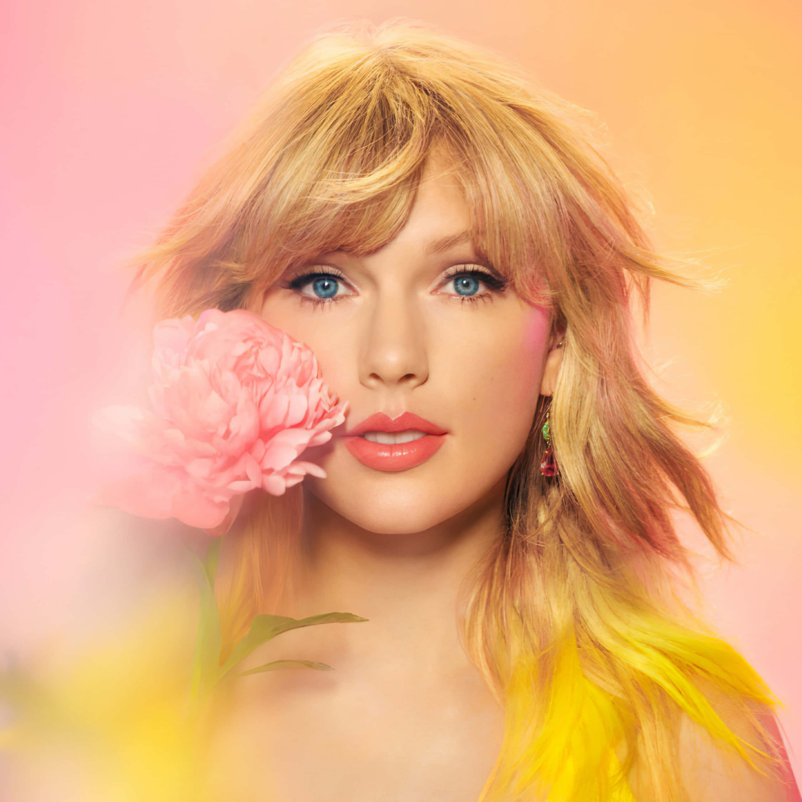 Taylor Swift iluminada bajo las luces del escenario Fondos de pantalla