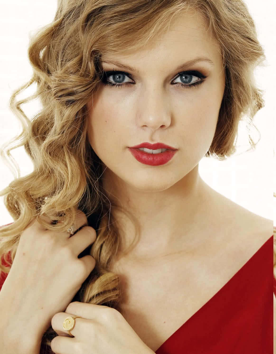 Taylor Swift luce hermosa con su vestido azul Fondos de pantalla