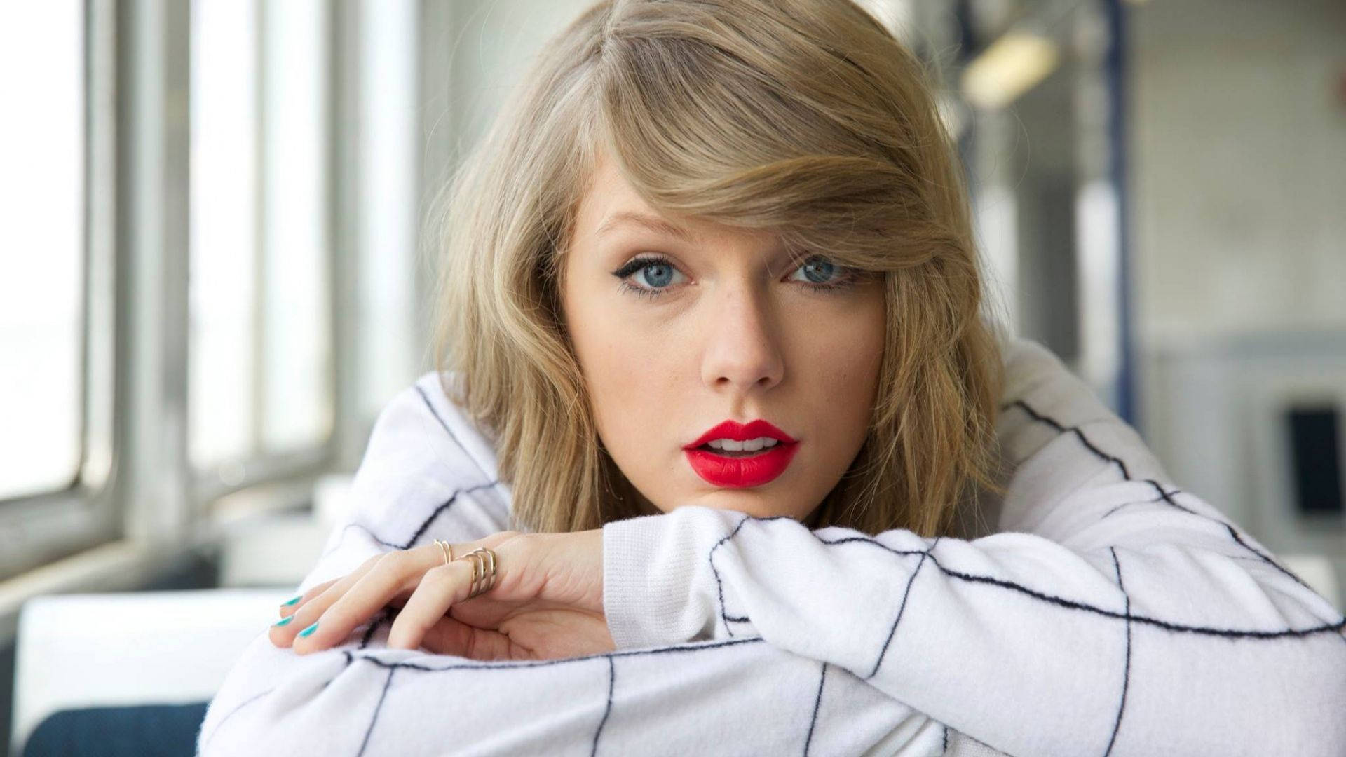 Taylor Swift se inclina hacia el éxito Fondos de pantalla