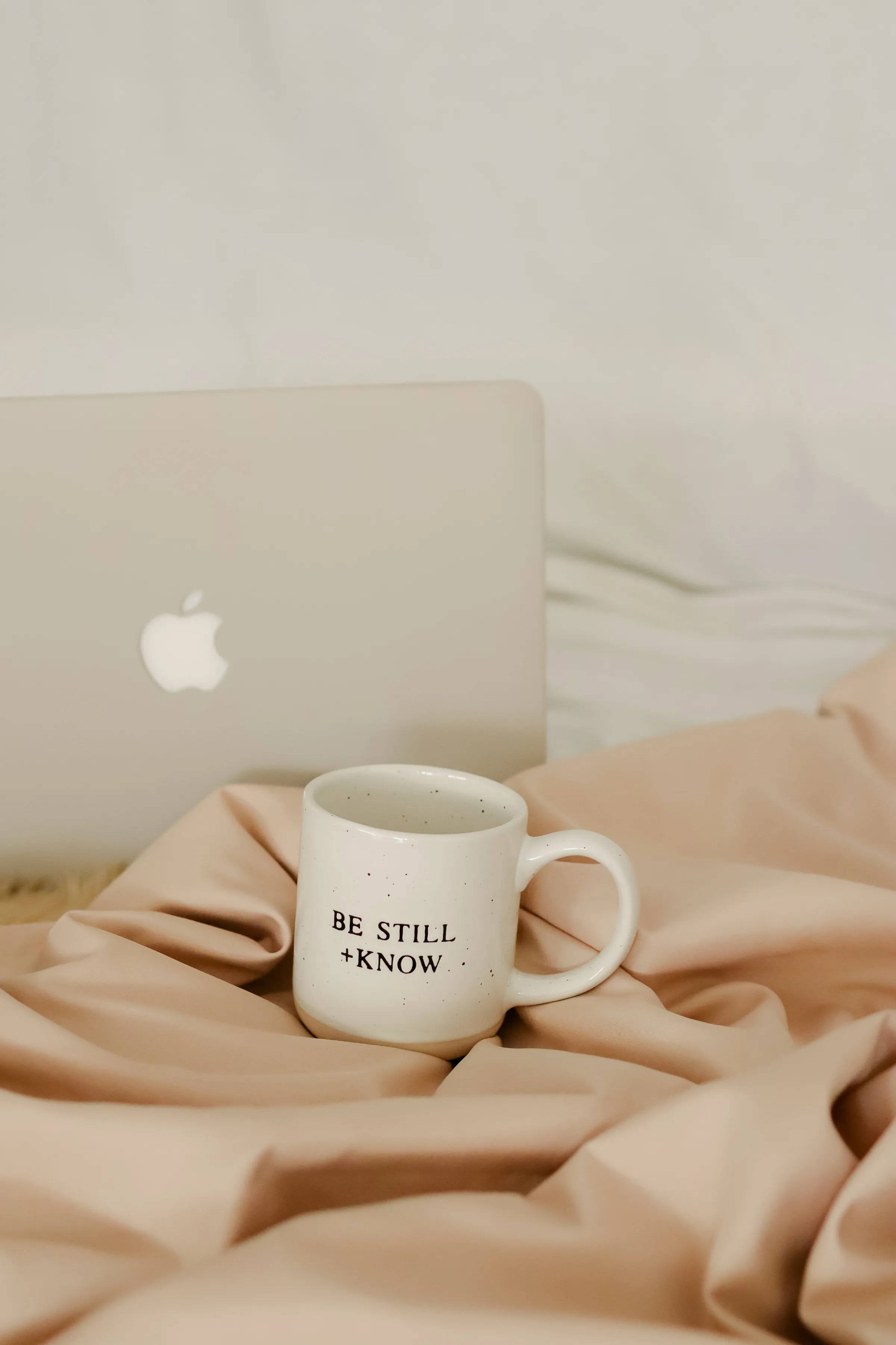 Taza de café y funda de laptop a juego Fondos de pantalla