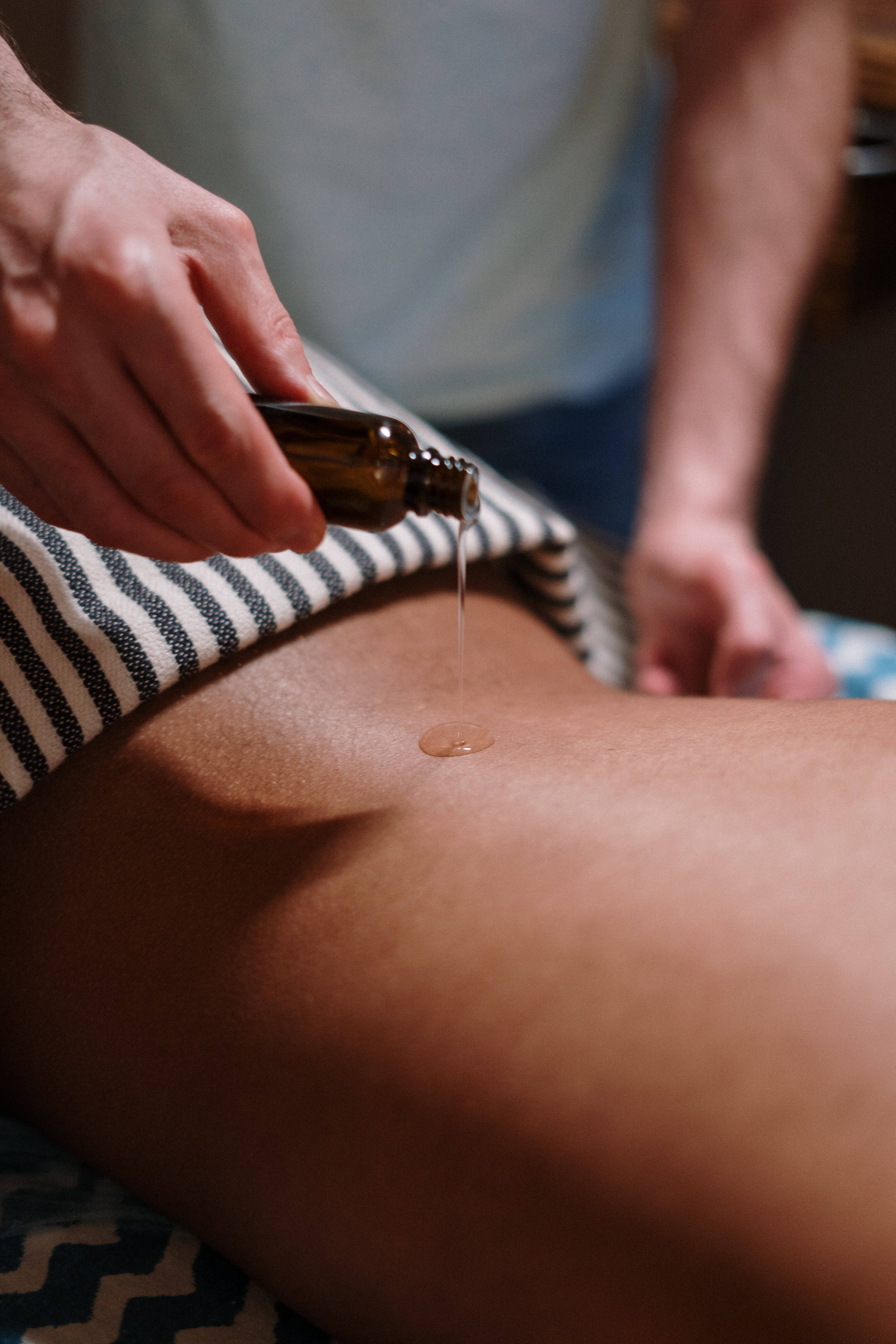 Terapia con aceites esenciales en la zona lumbar Fondos de pantalla