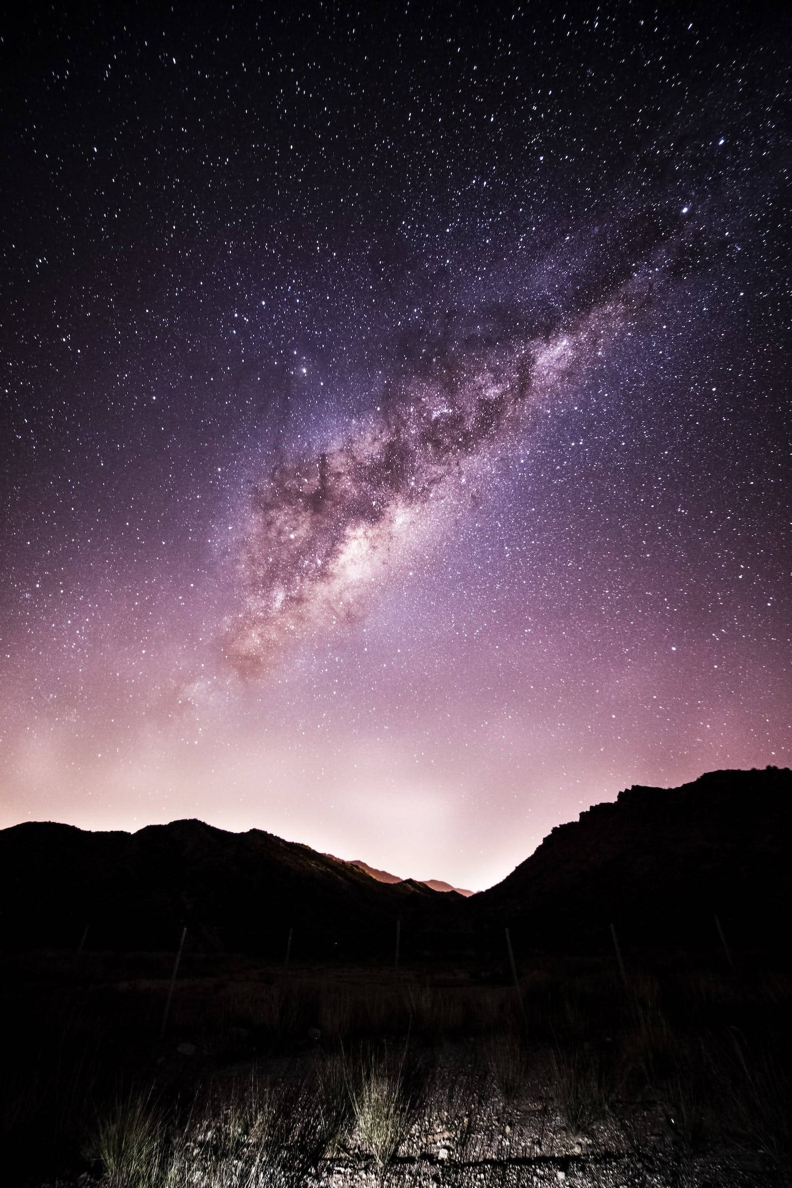 Terreno rocoso galaxia púrpura Fondos de pantalla