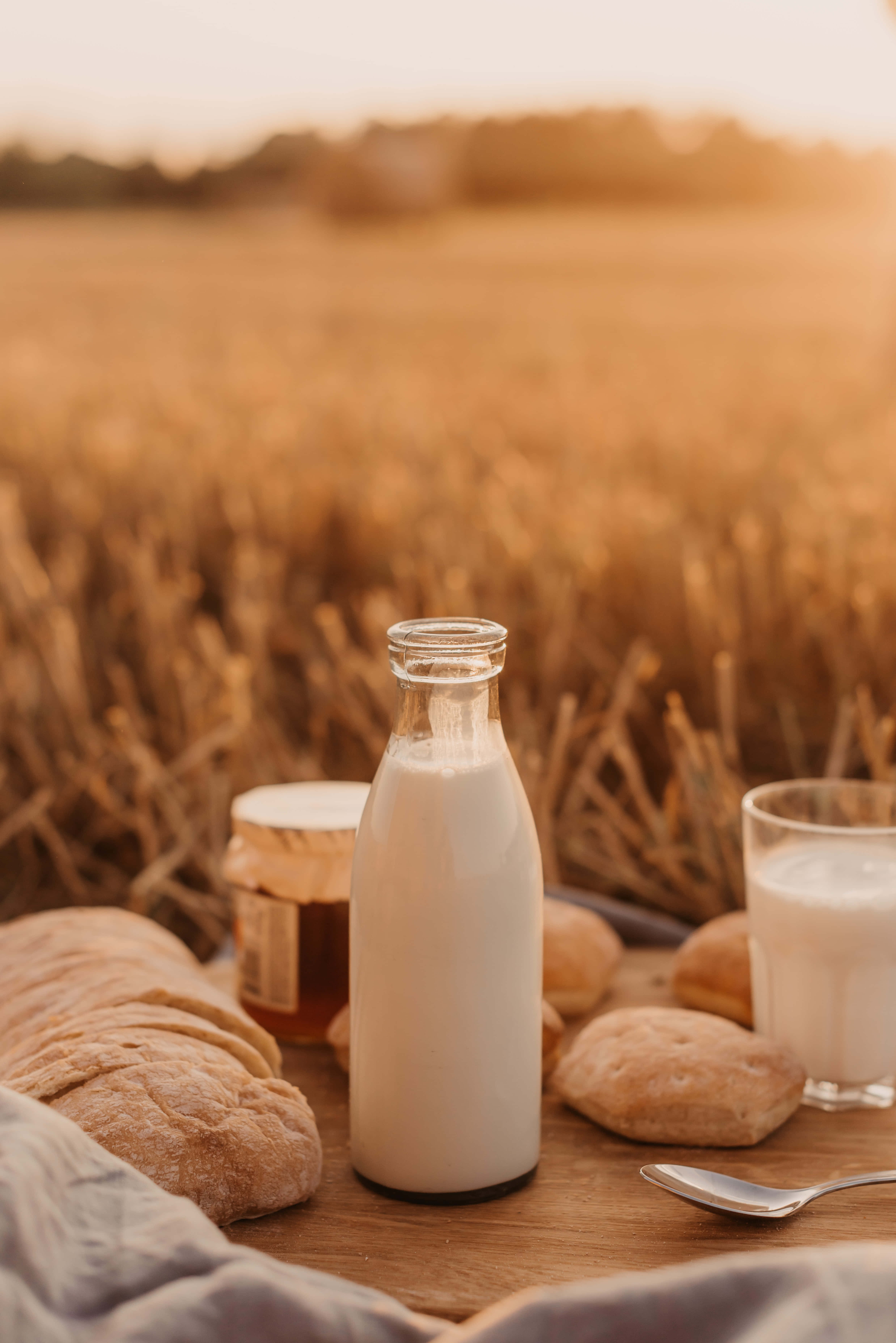 Título: Primer plano de salpicadura de leche fresca Fondos de pantalla