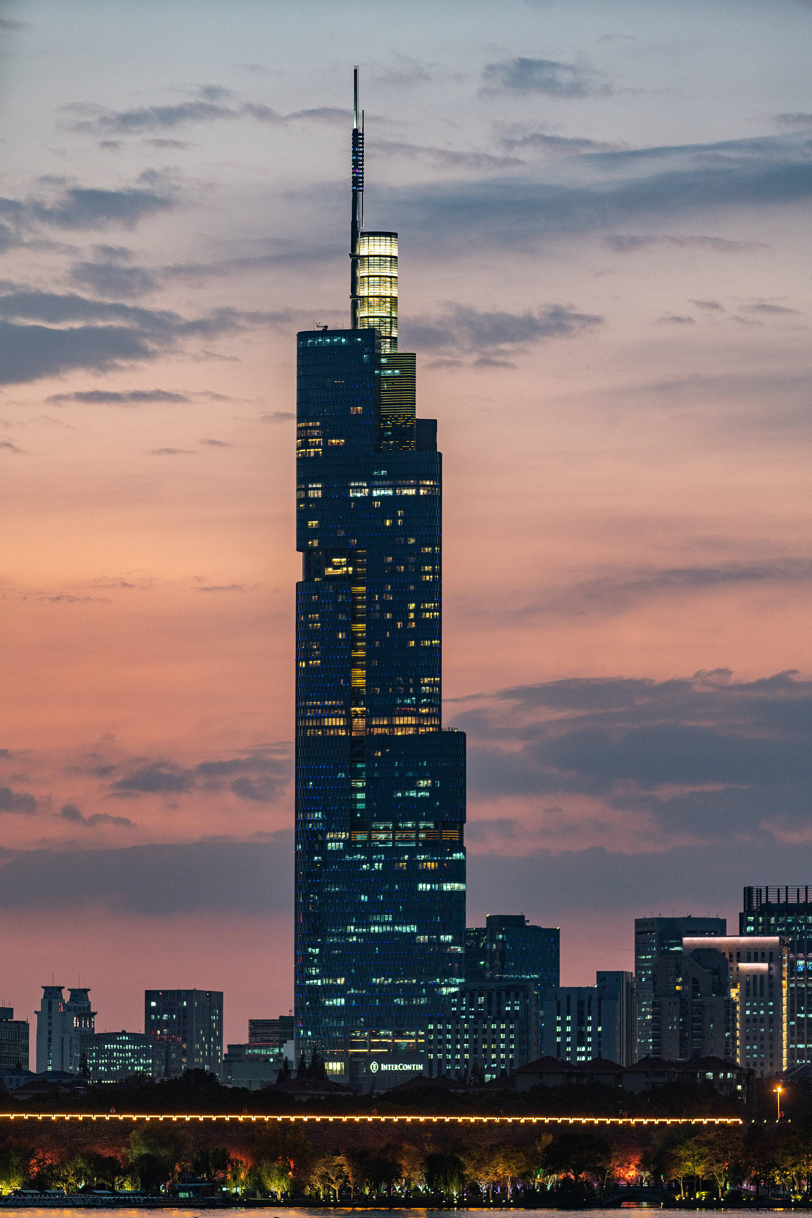 Torre Willis iluminada y alta Fondos de pantalla