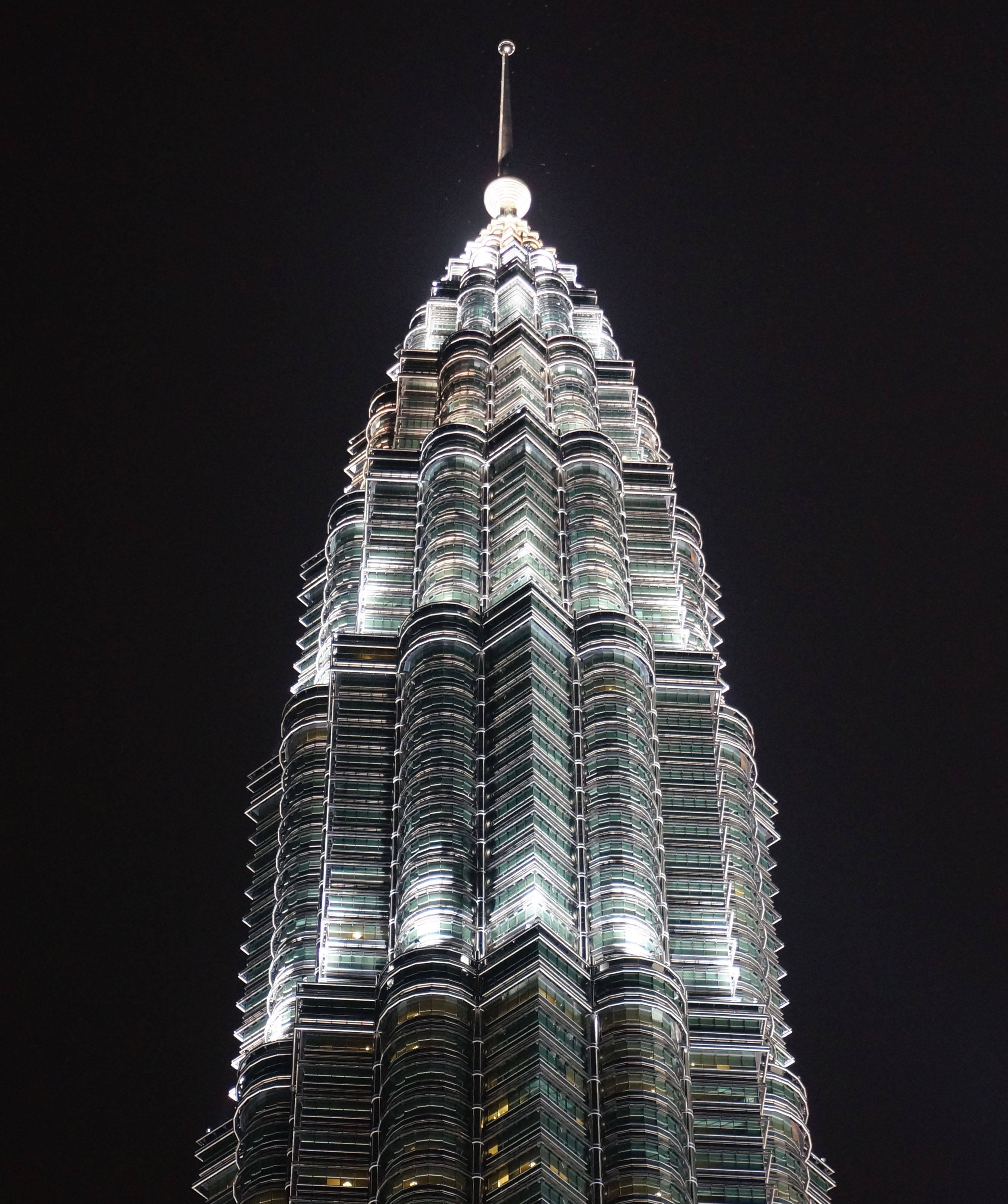 Torres Petronas Iluminadas de Noche Fondos de pantalla