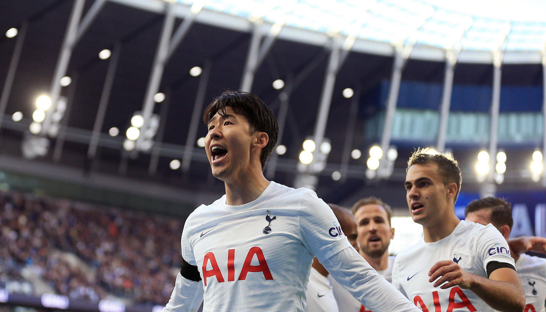 Tottenham Hotspurs FC Son Heung-Min animando Fondos de pantalla