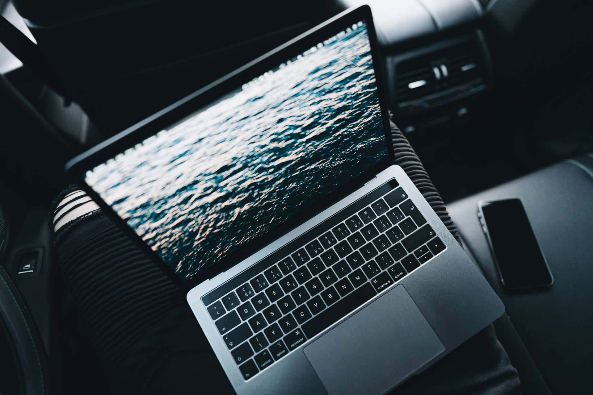 Trabajando con Estilo con la Laptop Estética Fondos de pantalla
