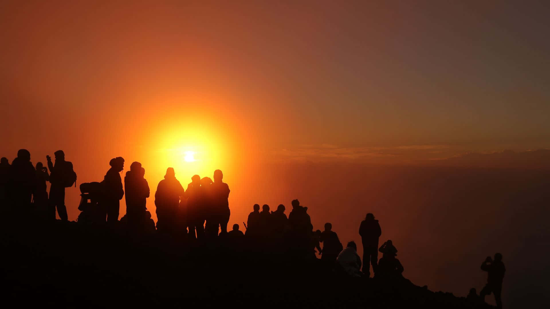 Un amanecer hermoso y tranquilo en la naturaleza. Fondos de pantalla