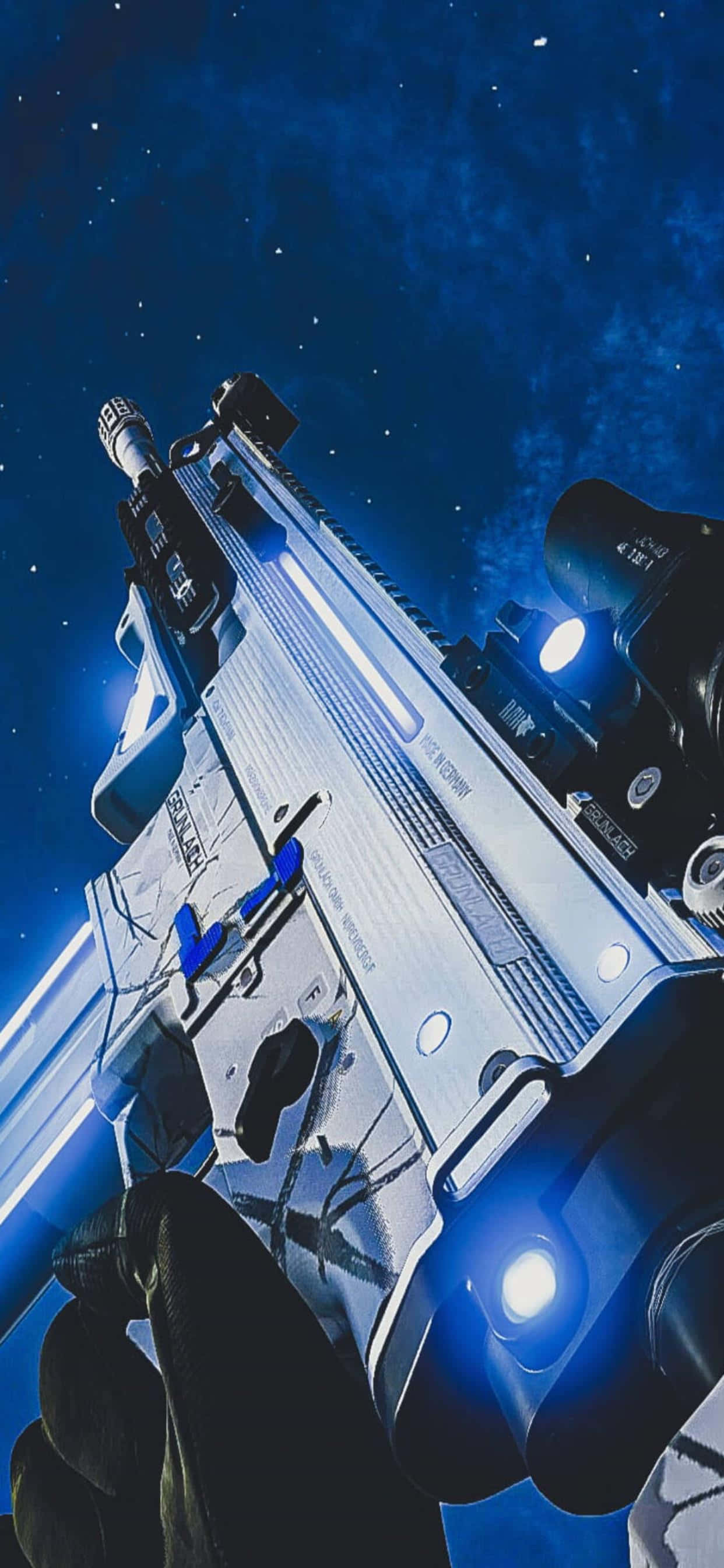 un arma con luces azules en el cielo Fondos de pantalla