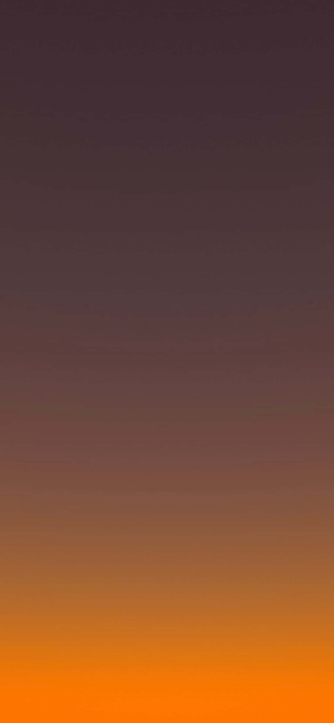 un atardecer naranja y amarillo con una montaña al fondo Fondos de pantalla