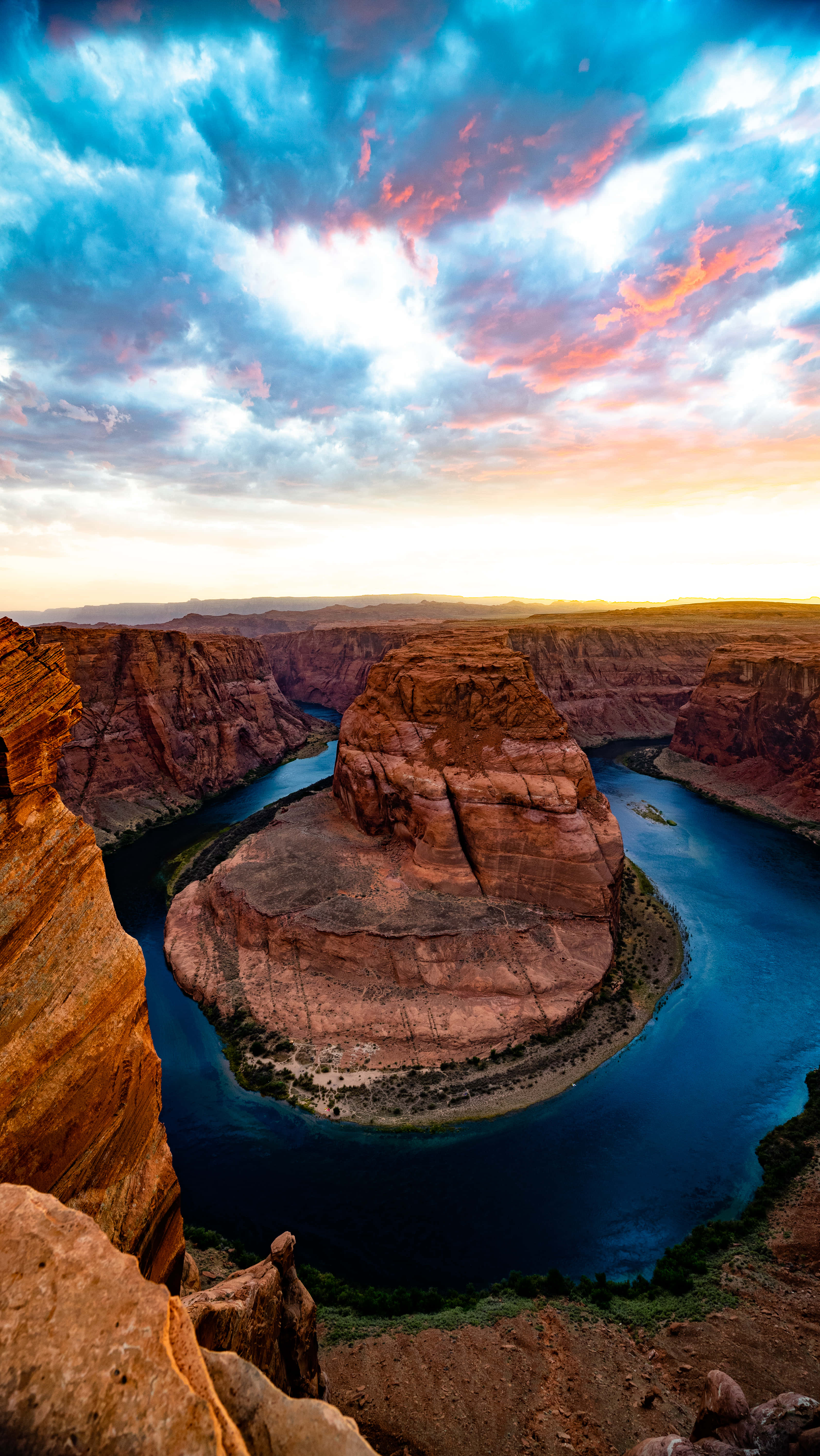 un atardecer sobre el río en el cañón Horseshoe Fondos de pantalla