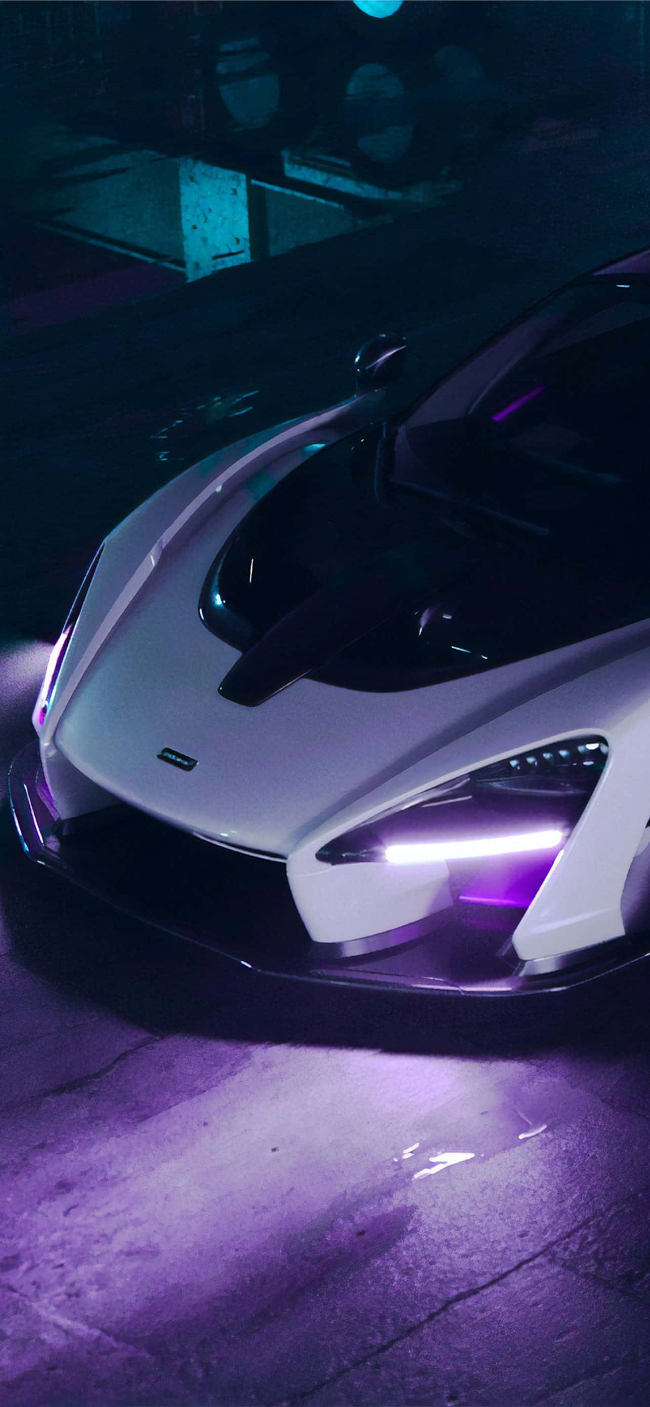 un auto blanco con luces moradas al fondo Fondos de pantalla