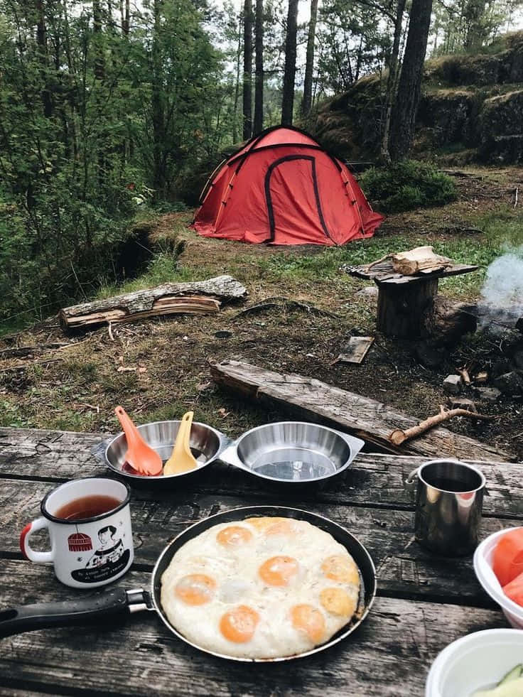 Un campamento invernal pacífico bajo el cielo estrellado Fondos de pantalla