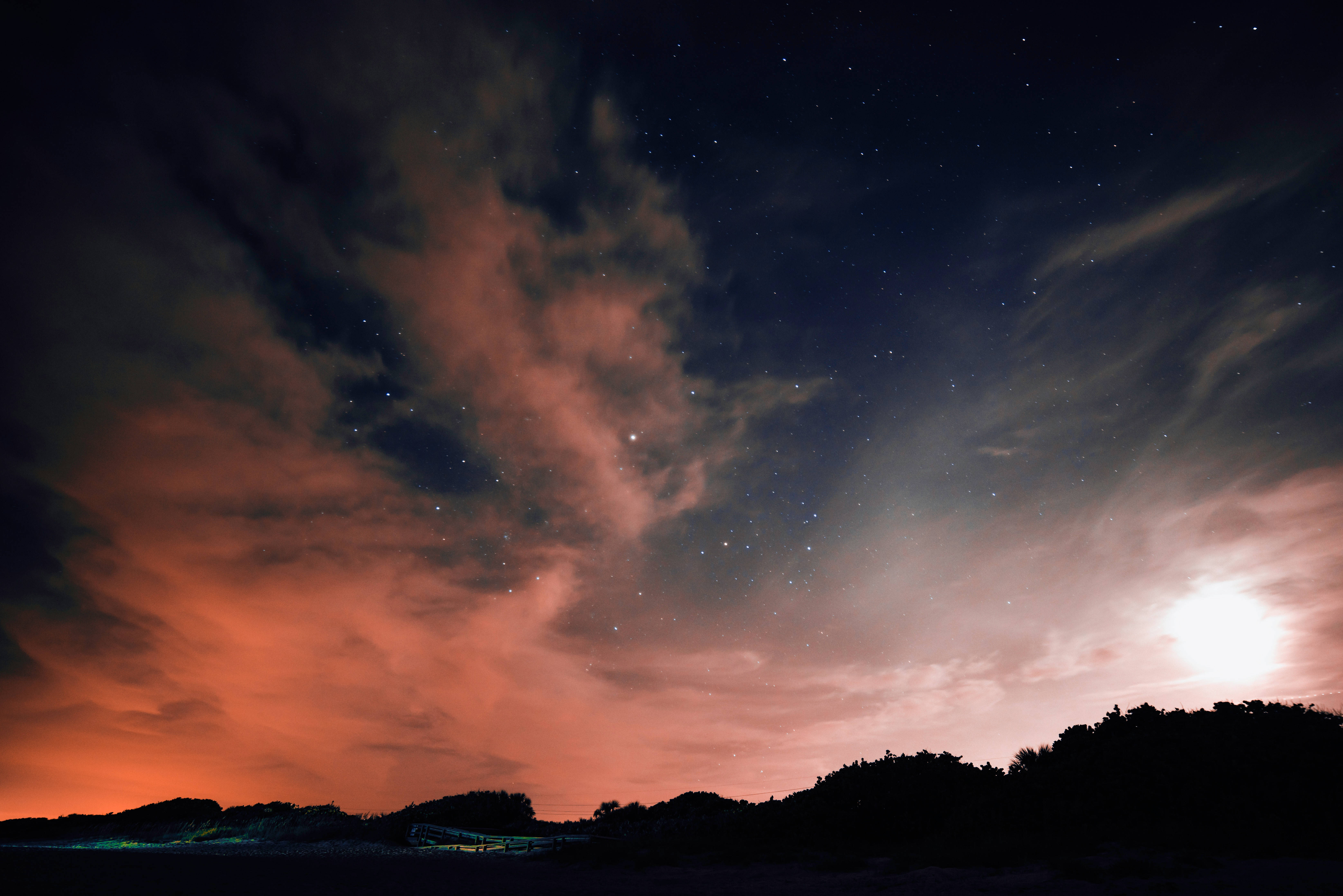 Un cielo nocturno rosa luminoso Fondos de pantalla