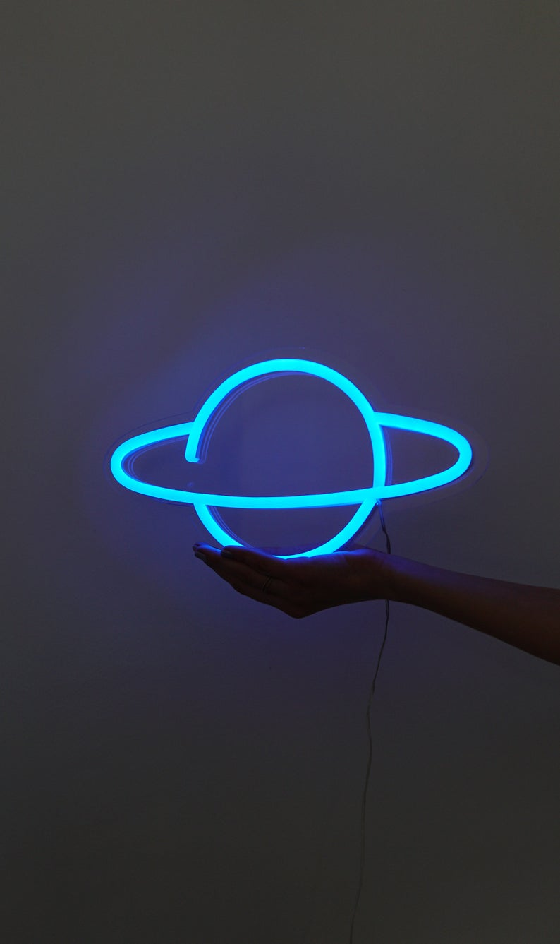 Un cielo nocturno azul neón brillante. Fondos de pantalla
