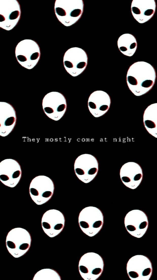 un fondo negro con caras alienígenas blancas Fondos de pantalla