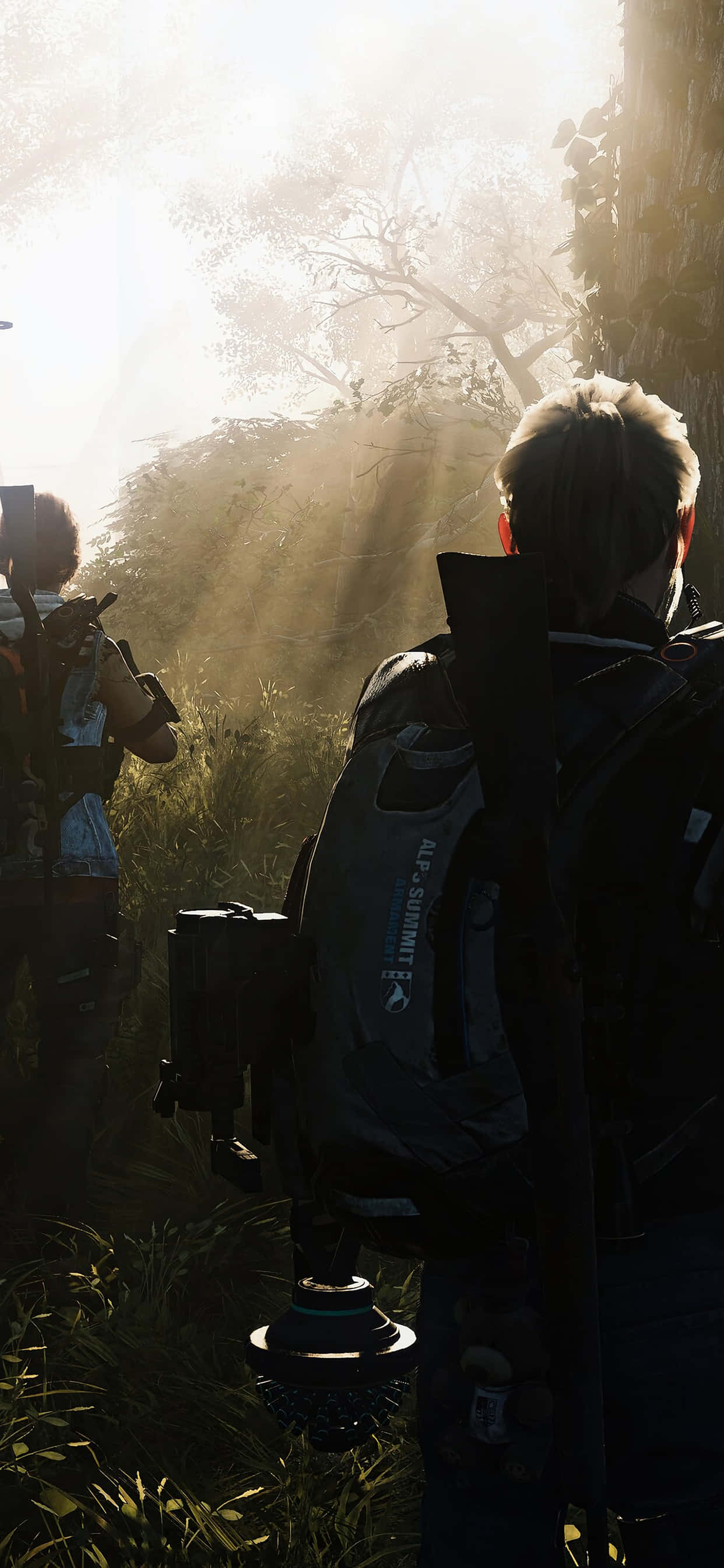 Un grupo de personas está de pie en el bosque Fondos de pantalla