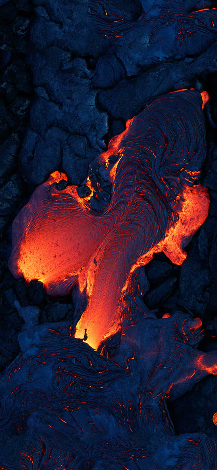un hombre está de pie en la lava Fondos de pantalla