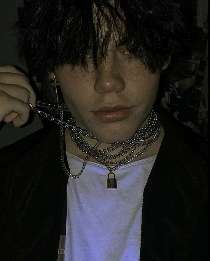 un joven con collar de cadena Fondos de pantalla