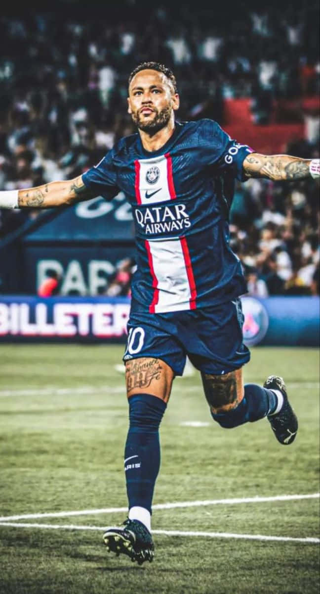 Un jugador de fútbol corriendo en el campo Fondos de pantalla