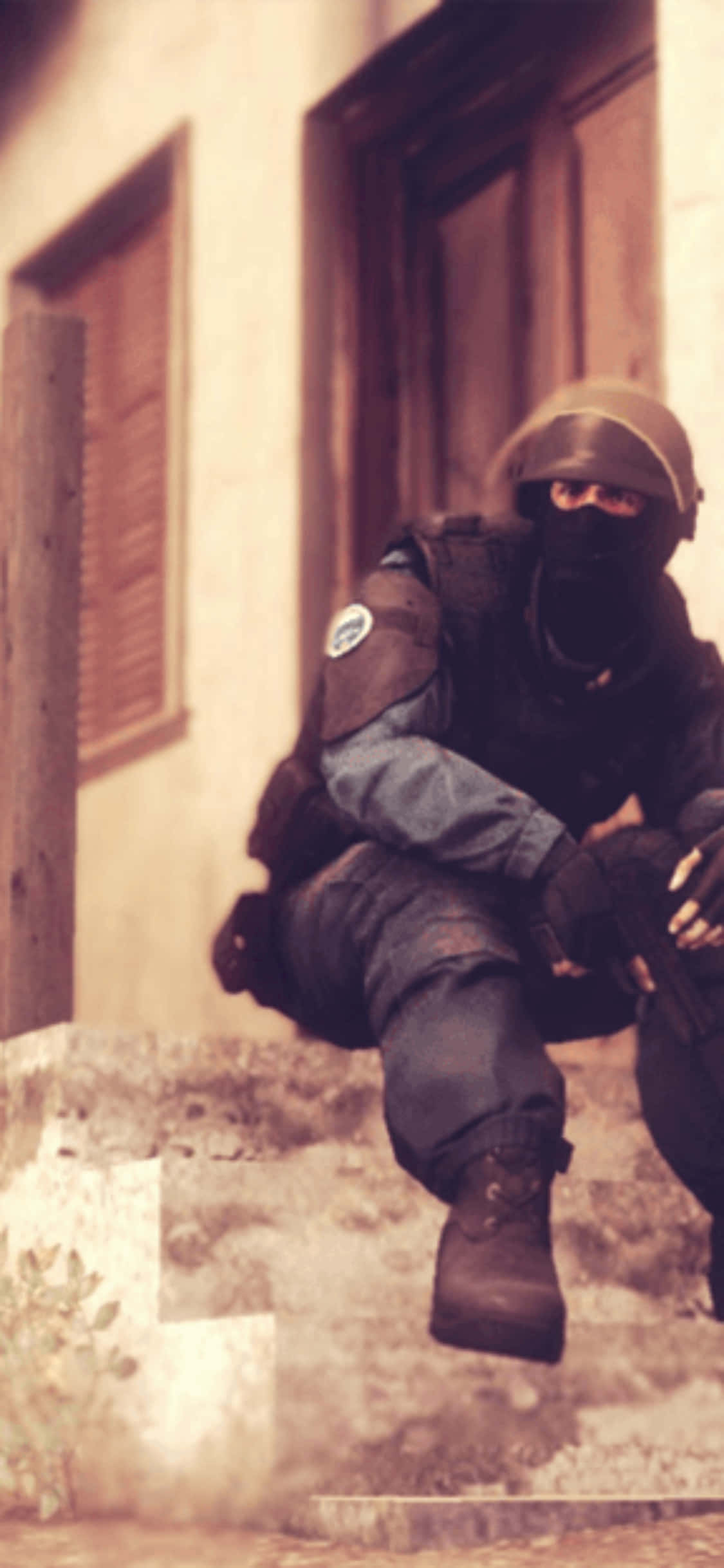 Un jugador profesional compite en Counter-Strike: Global Offensive en un iPhone XS Fondos de pantalla