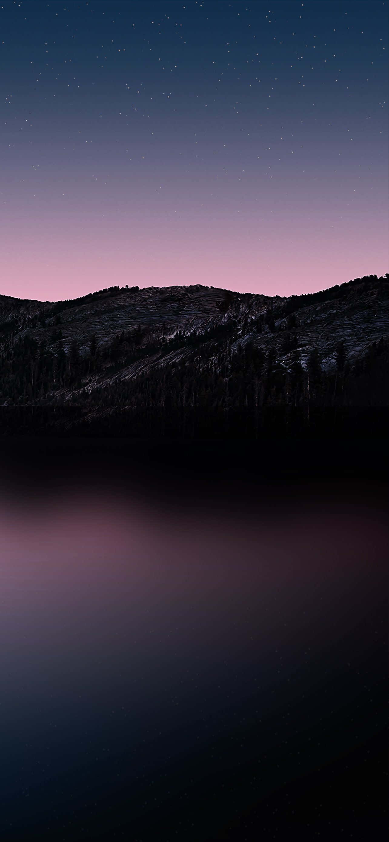 un lago con una montaña al fondo Fondos de pantalla