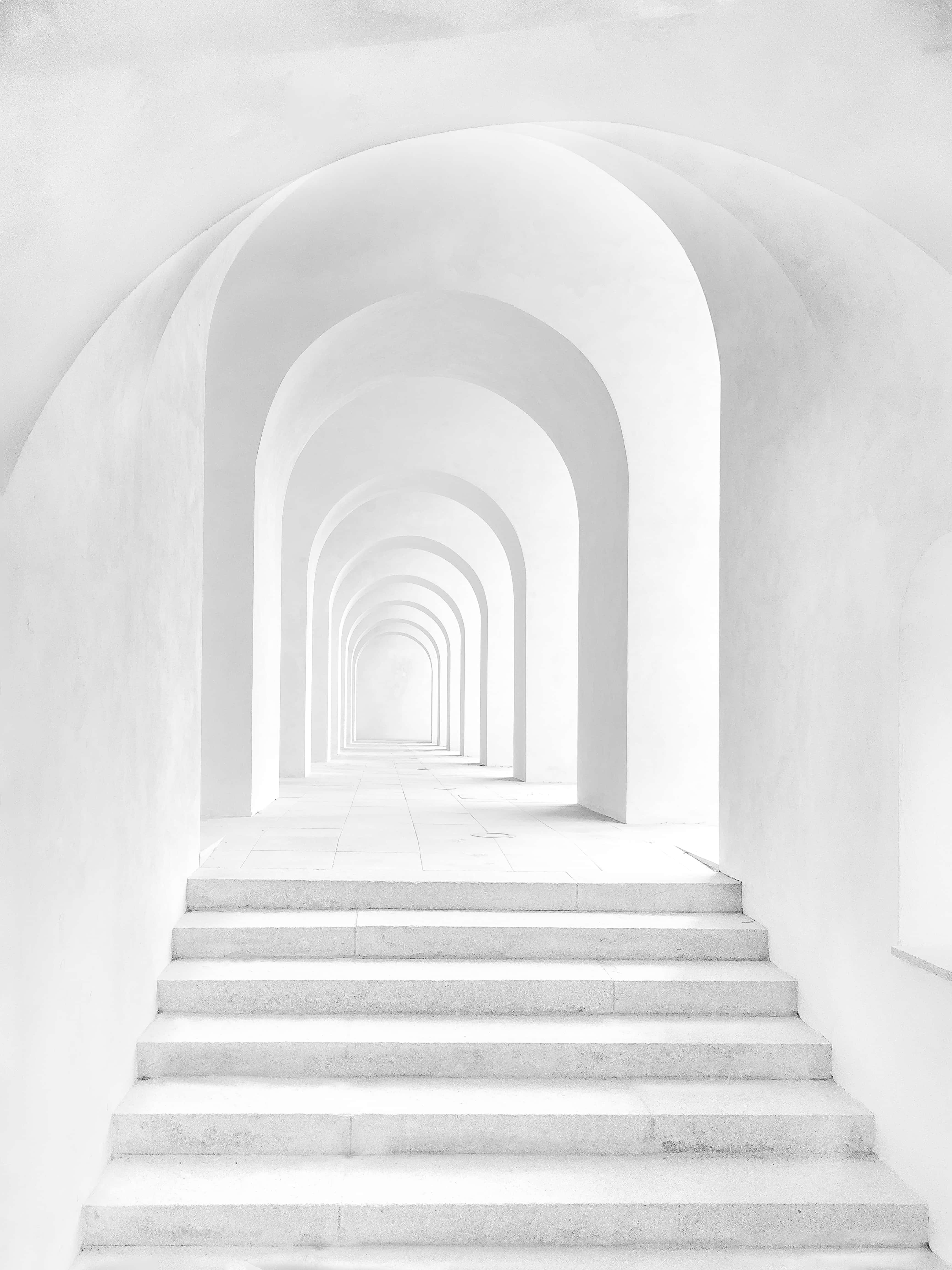 Un paisaje surrealista de una montaña blanca estética Fondos de pantalla