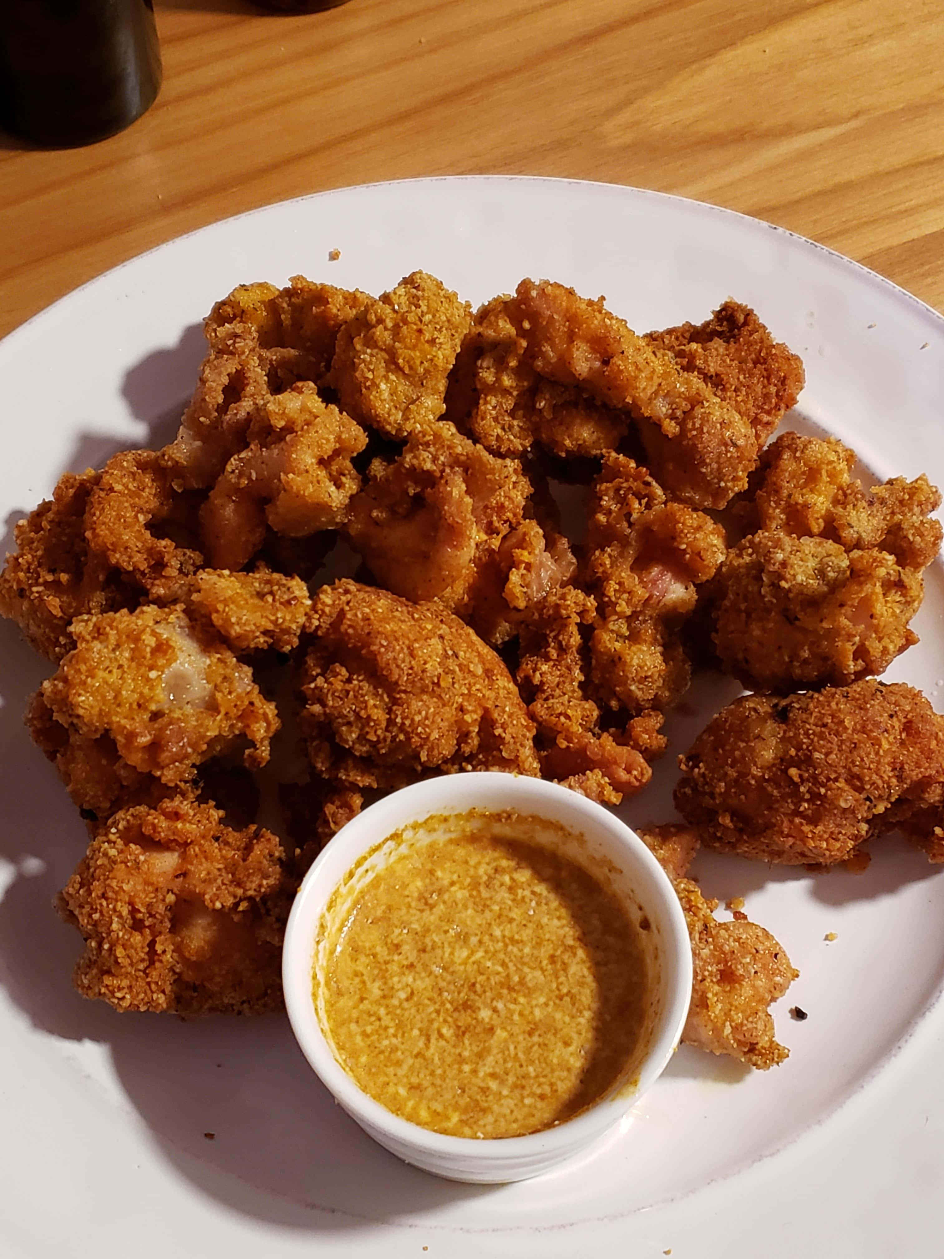 un plato blanco con comida Fondos de pantalla