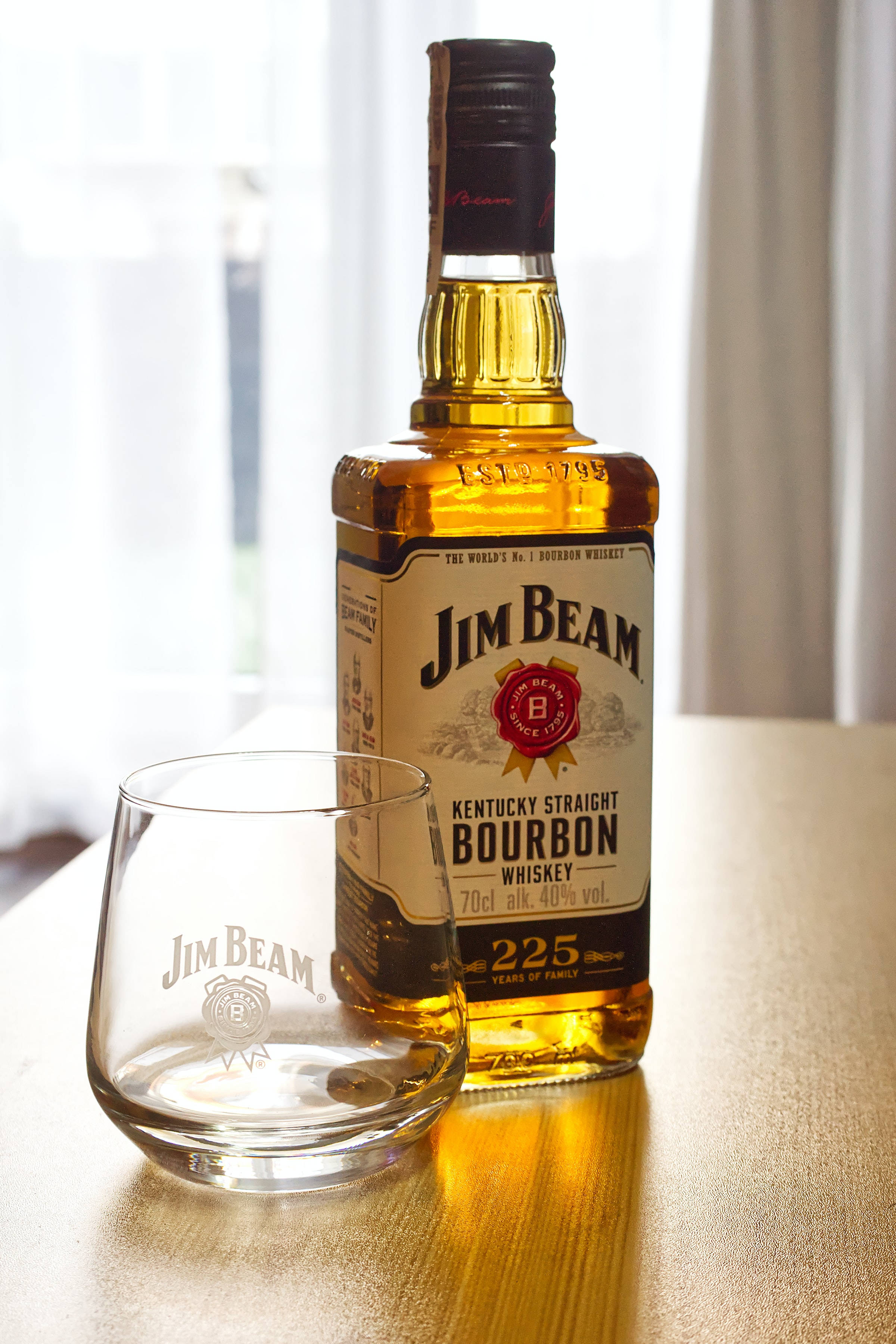 Una botella fina de Bourbon Whisky Jim Beam Fondos de pantalla