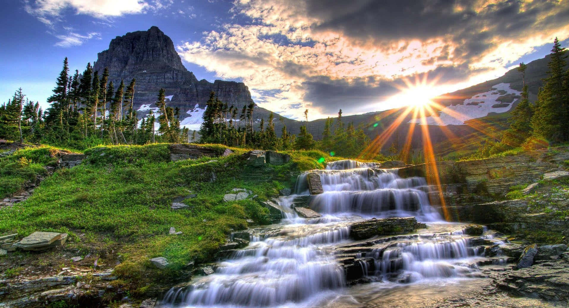 una cascada en las montañas Fondos de pantalla