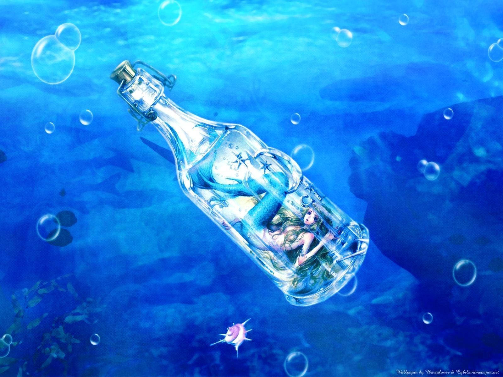 Fondo de pantalla de sirena atrapada en una botella en océano azul.