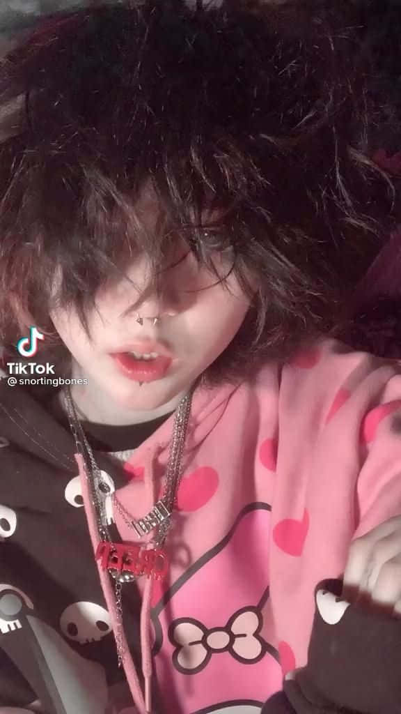 una chica con cabello largo y suéter rosa Fondos de pantalla