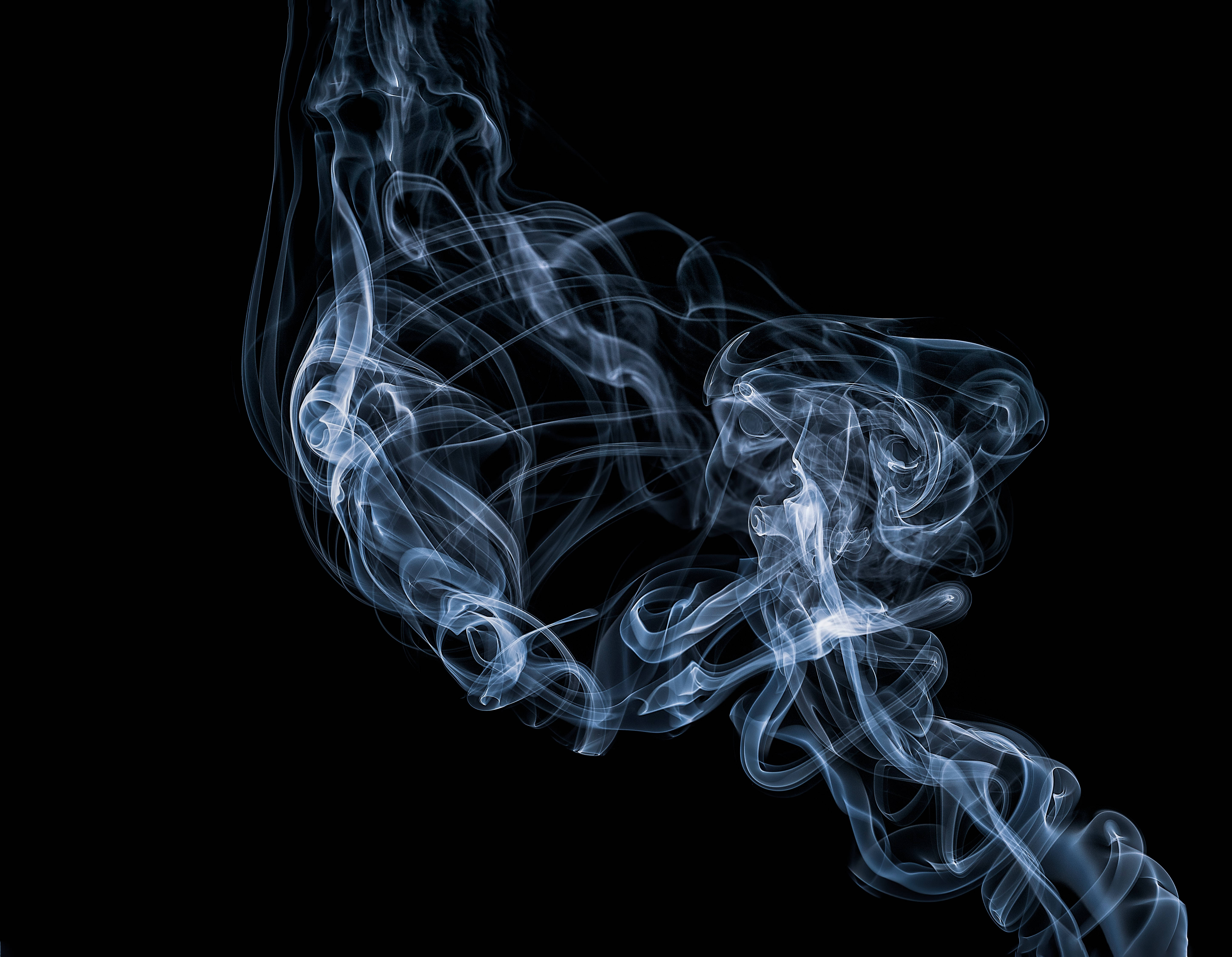 Una Espiral Infinita de Humo Etéreo Fondos de pantalla