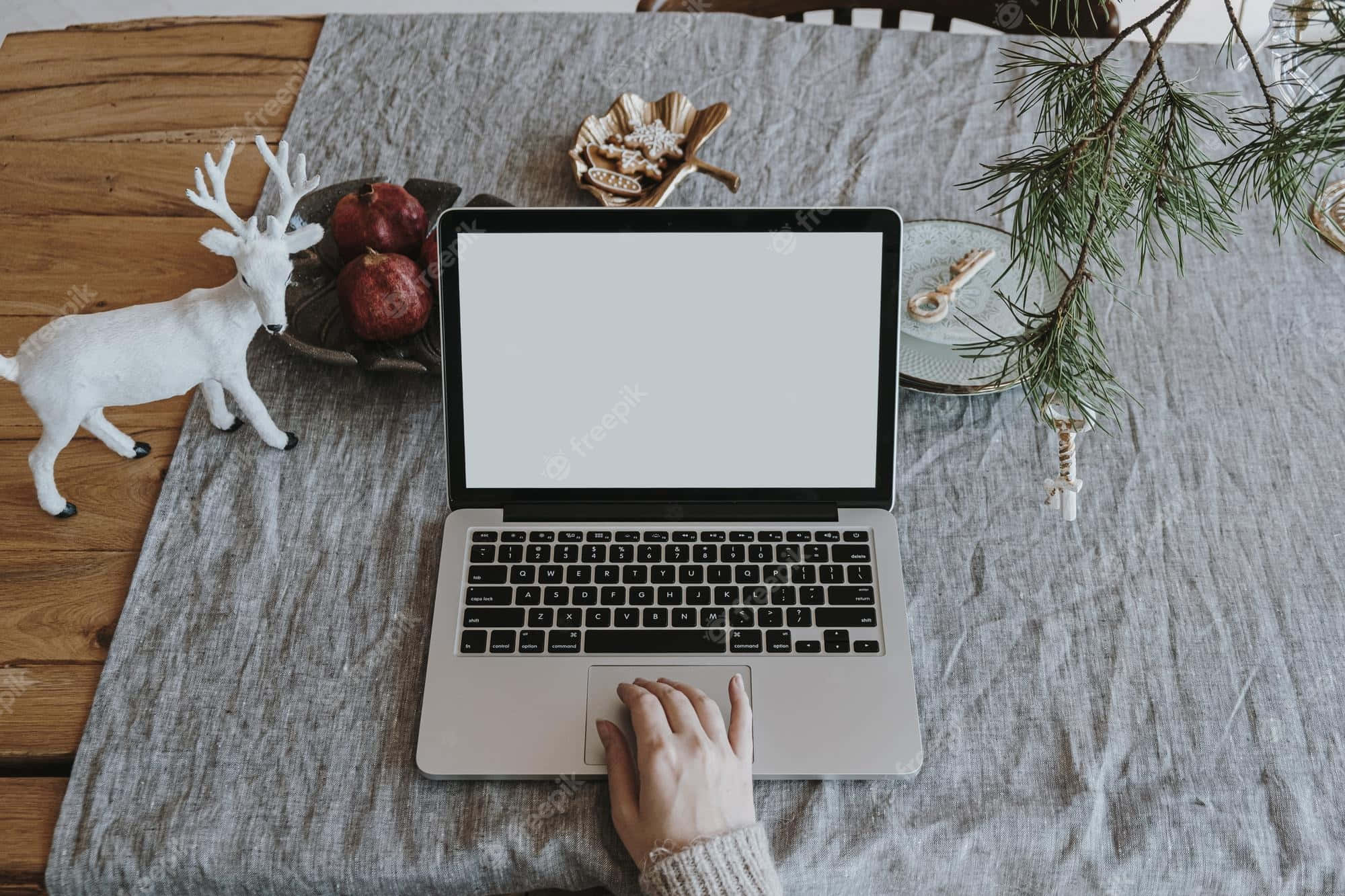 Una laptop moderna, delgada y estéticamente agradable Fondos de pantalla