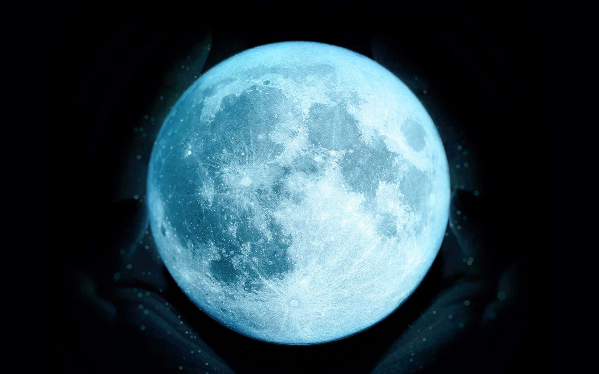 una luna azul con manos al fondo Fondos de pantalla