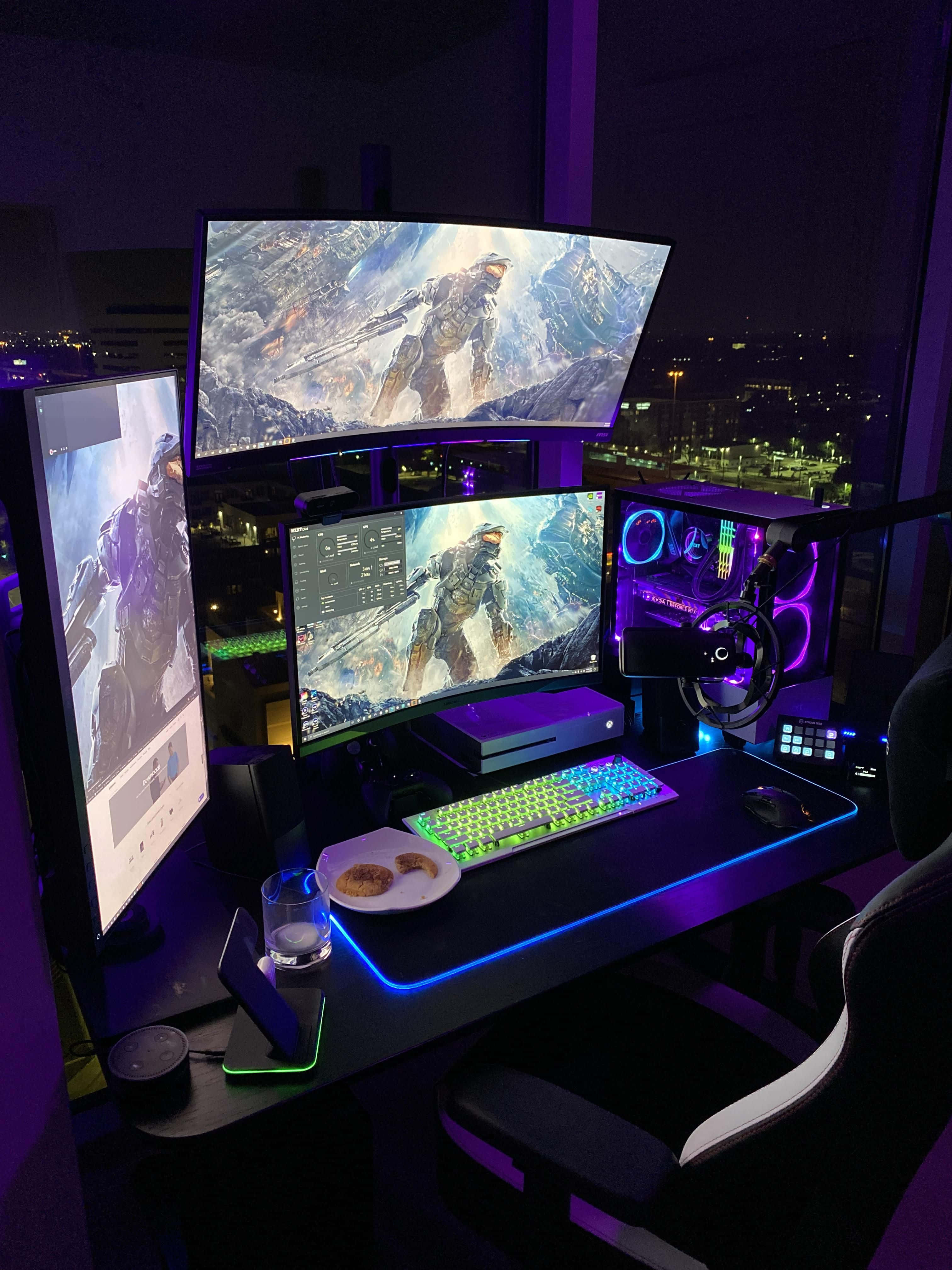 Una poderosa configuración de PC para juegos con tarjeta gráfica y triple monitor. Fondos de pantalla