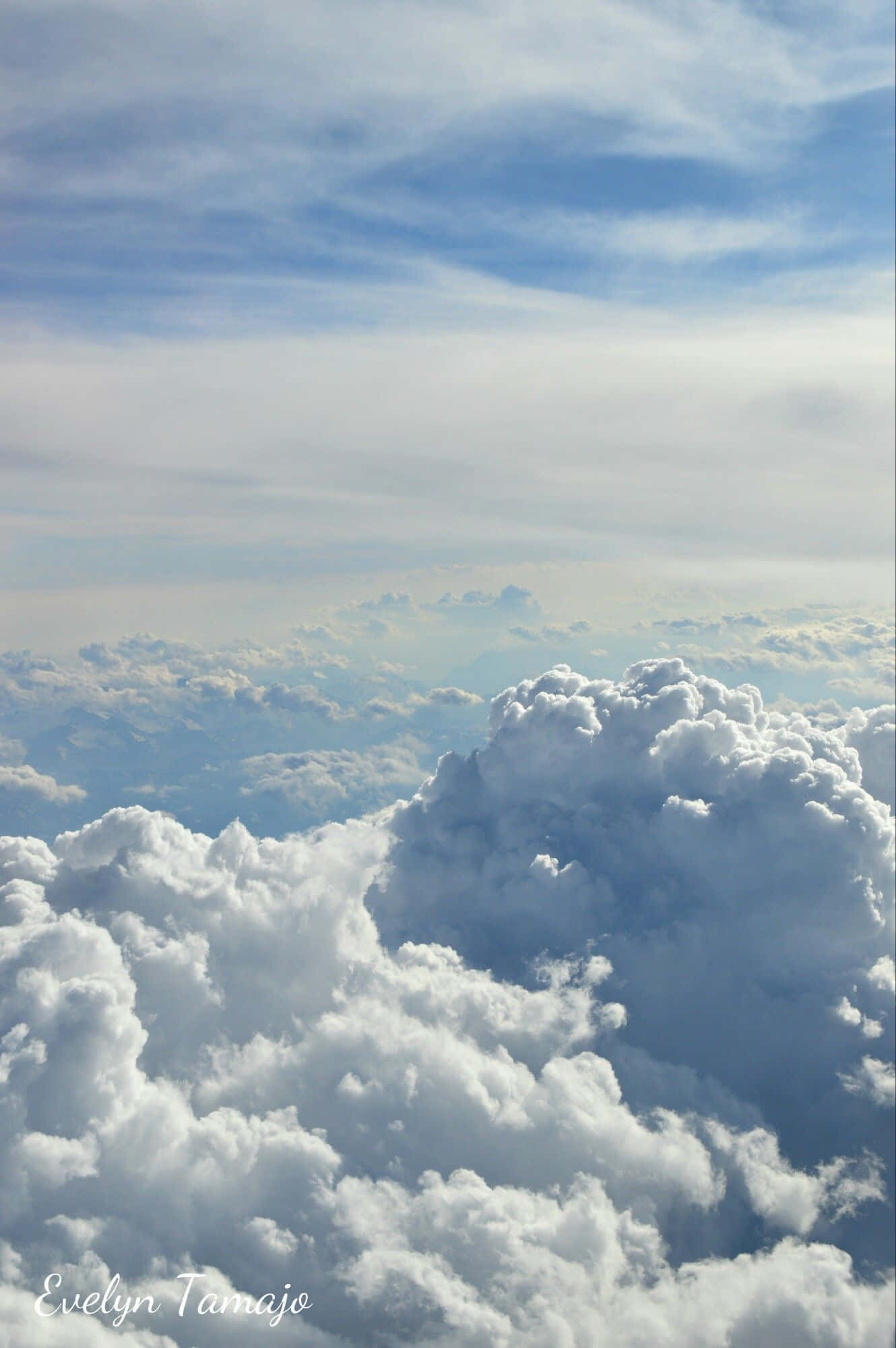 Una vista de nubes desde un avión Fondos de pantalla