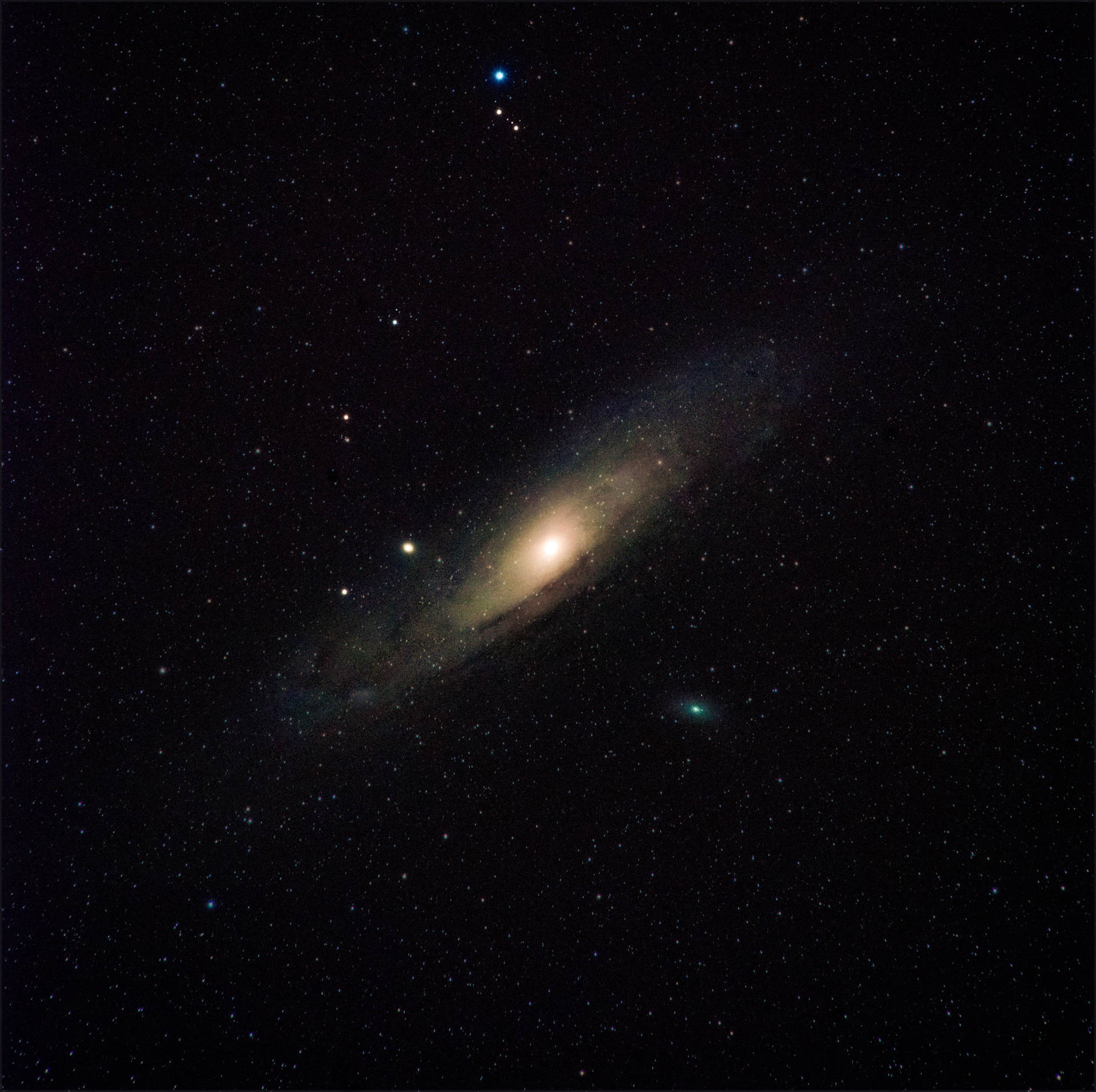 Increíble fondo de pantalla de galaxia elíptica y estrellas.