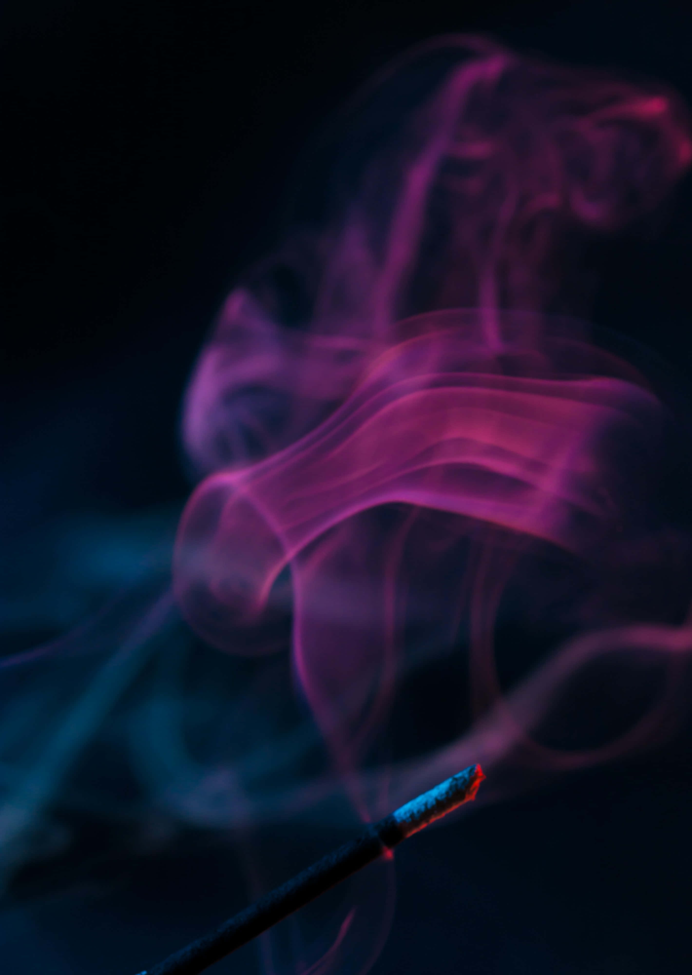Una vista majestuosa de humo rosa en la atmósfera Fondos de pantalla
