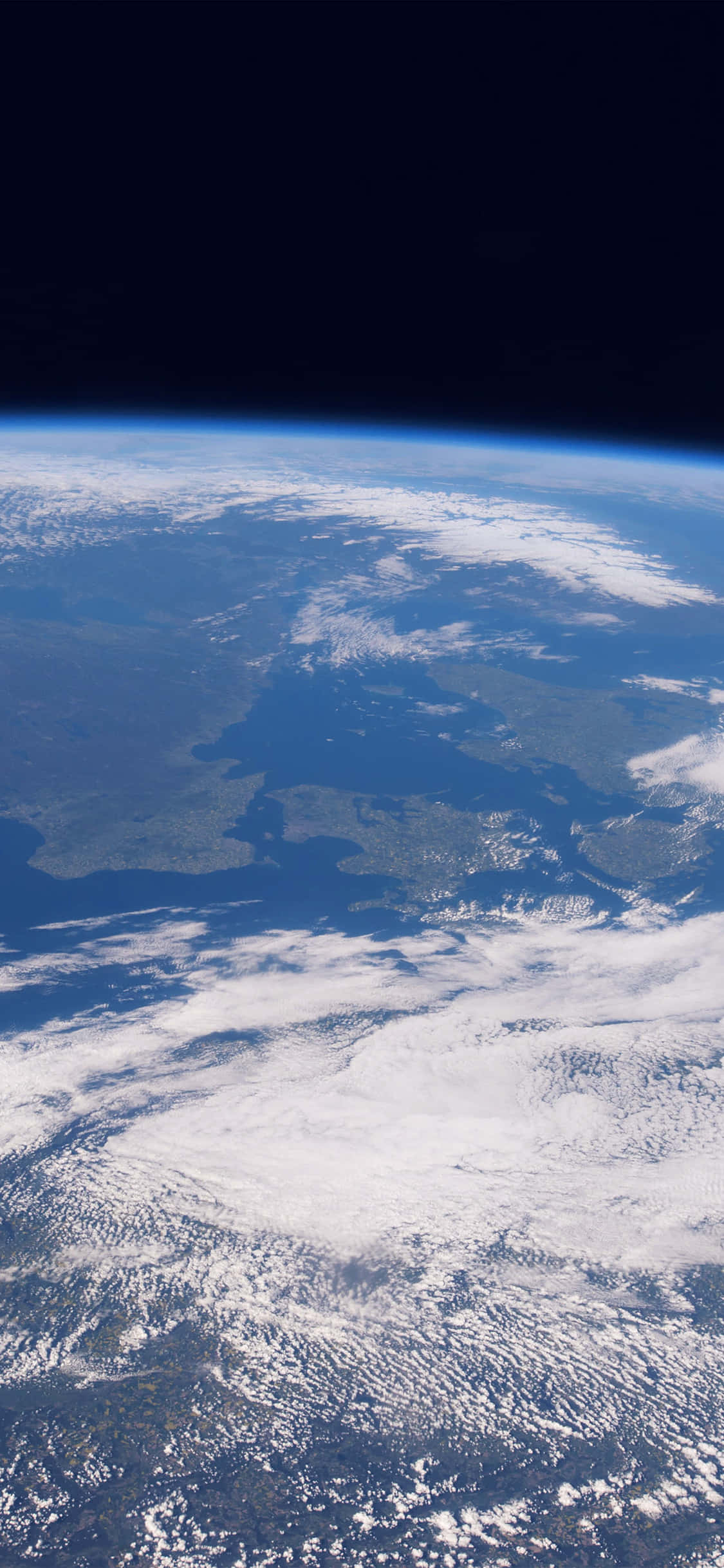 Una vista milagrosa de la Tierra desde el espacio capturada con un iPhone X. Fondos de pantalla