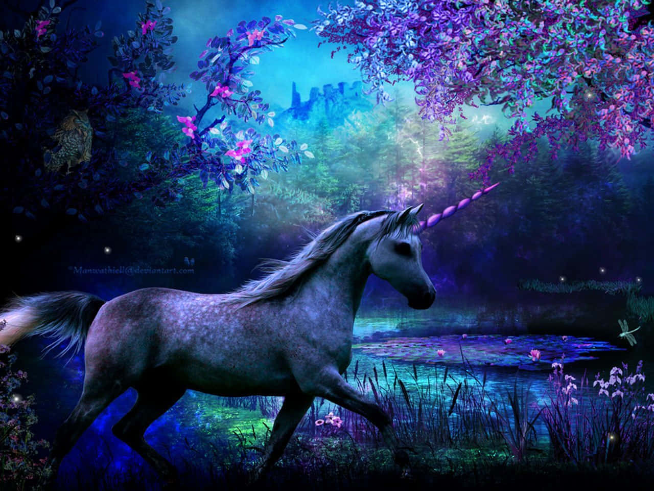 Unicornio Morado Corriendo en el Bosque Fondos de pantalla