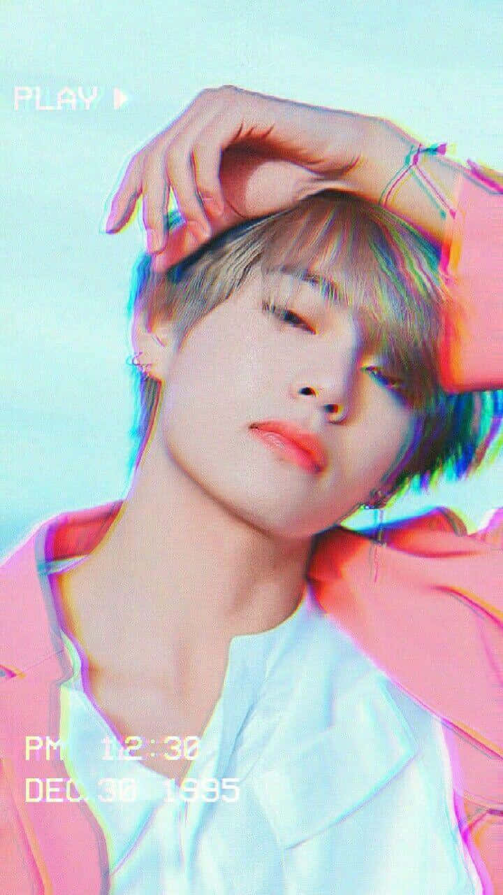 V de BTS deslumbra con su carisma cautivador Fondos de pantalla