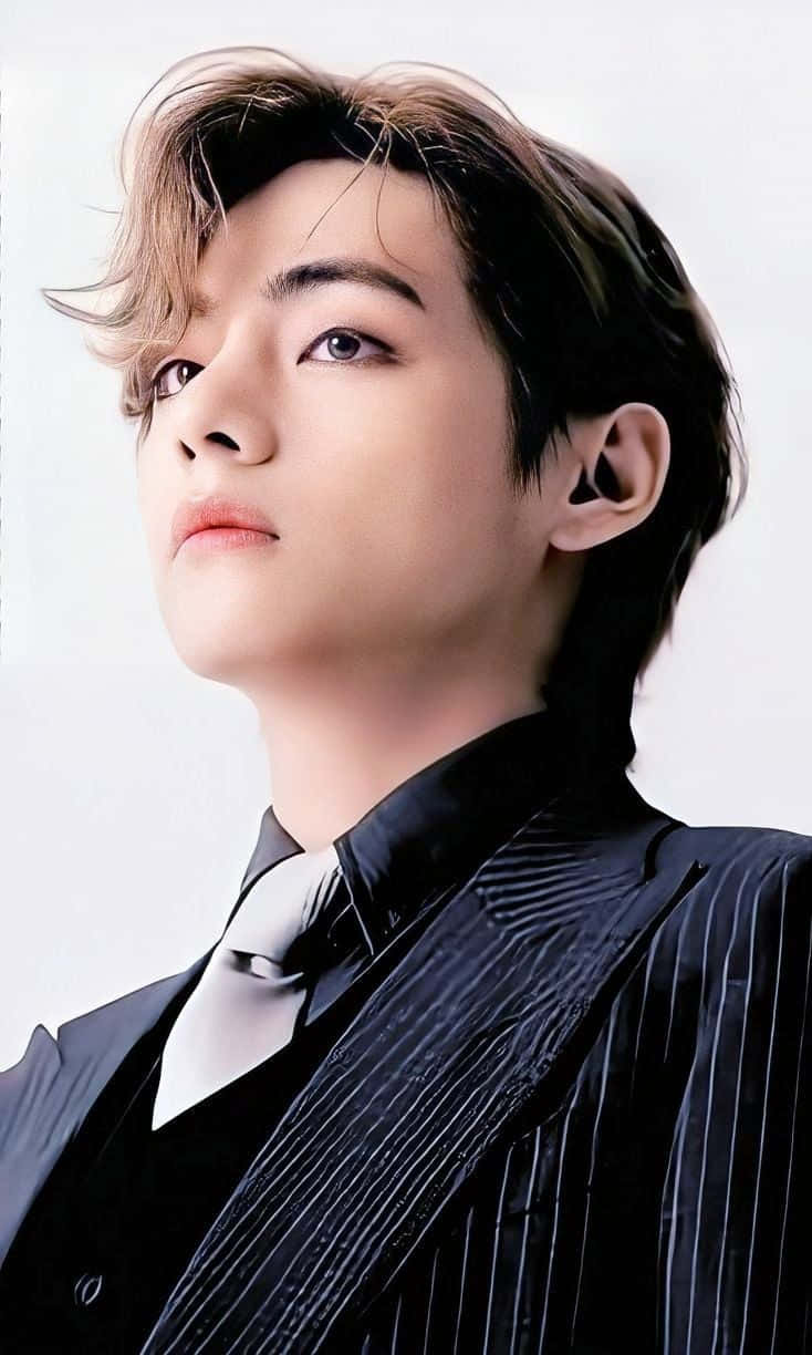 V de BTS sonriendo en un evento promocional. Fondos de pantalla