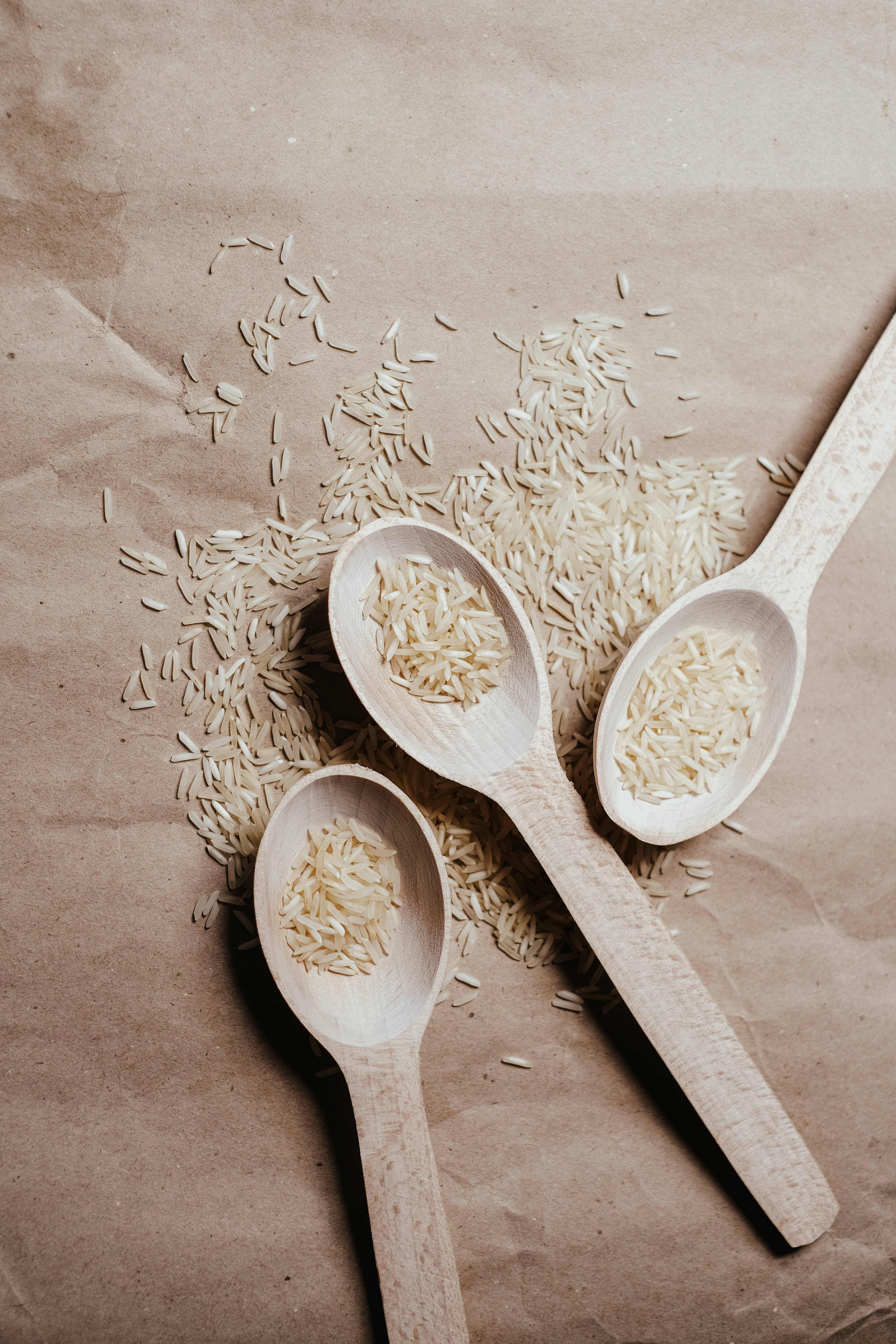 Variedad de Arroz Crudo en Tres Cucharas Fondos de pantalla