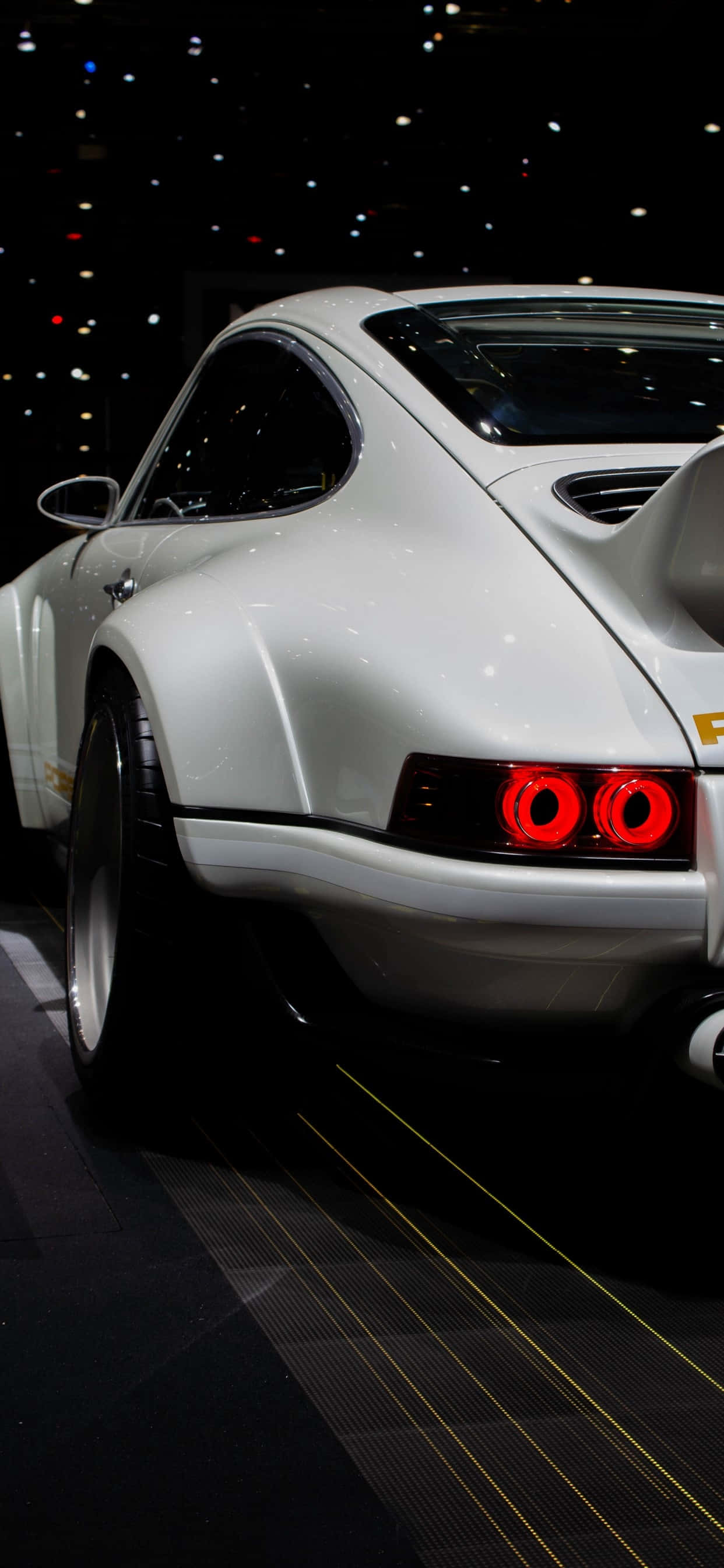 Velocidad y emoción de Project Cars 2 en un iPhone Xs Max Fondos de pantalla