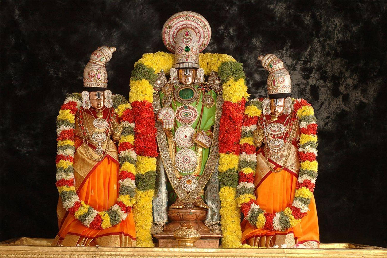 Venkateswara Swamy con Sridevi y Bhudevi Fondos de pantalla