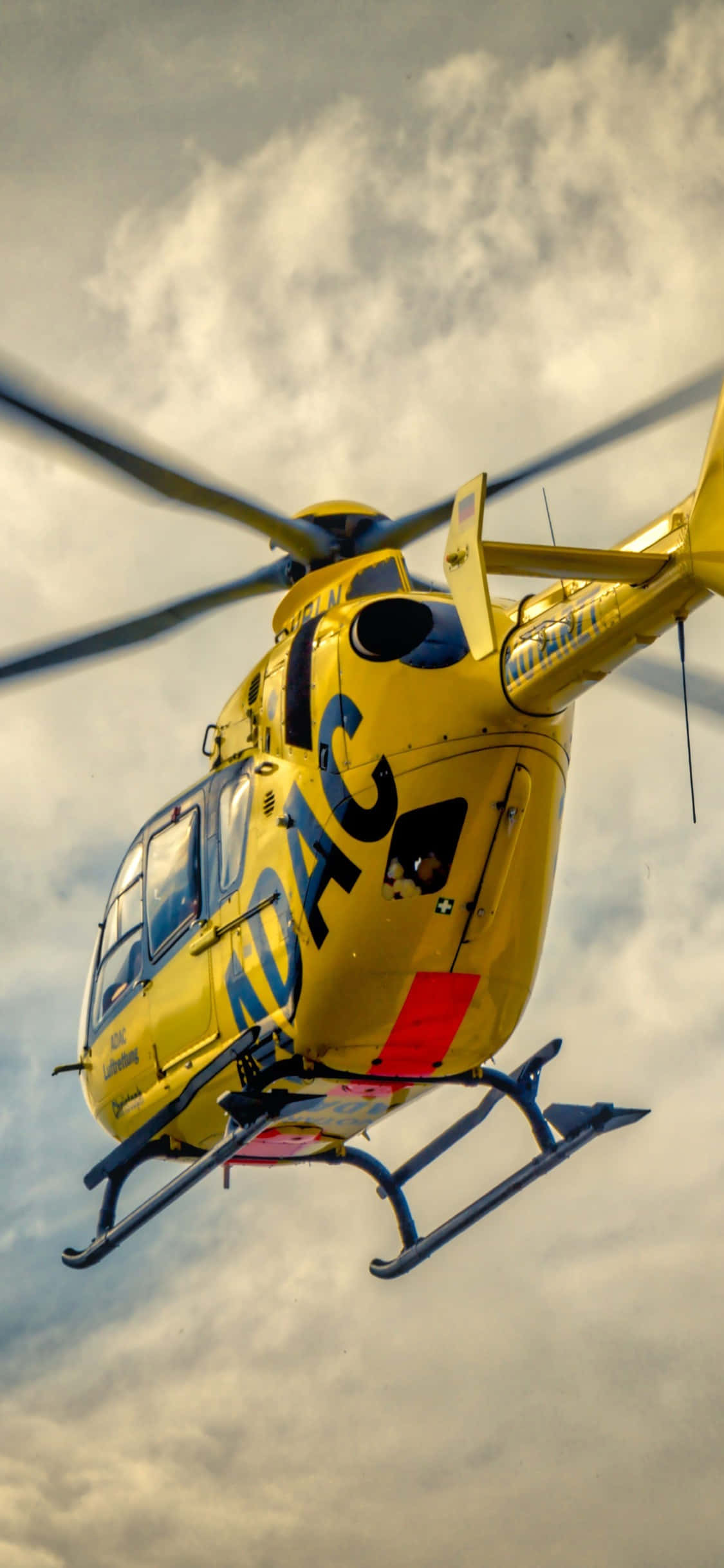 Viaja con estilo con un iPhone Xs y un helicóptero Fondos de pantalla