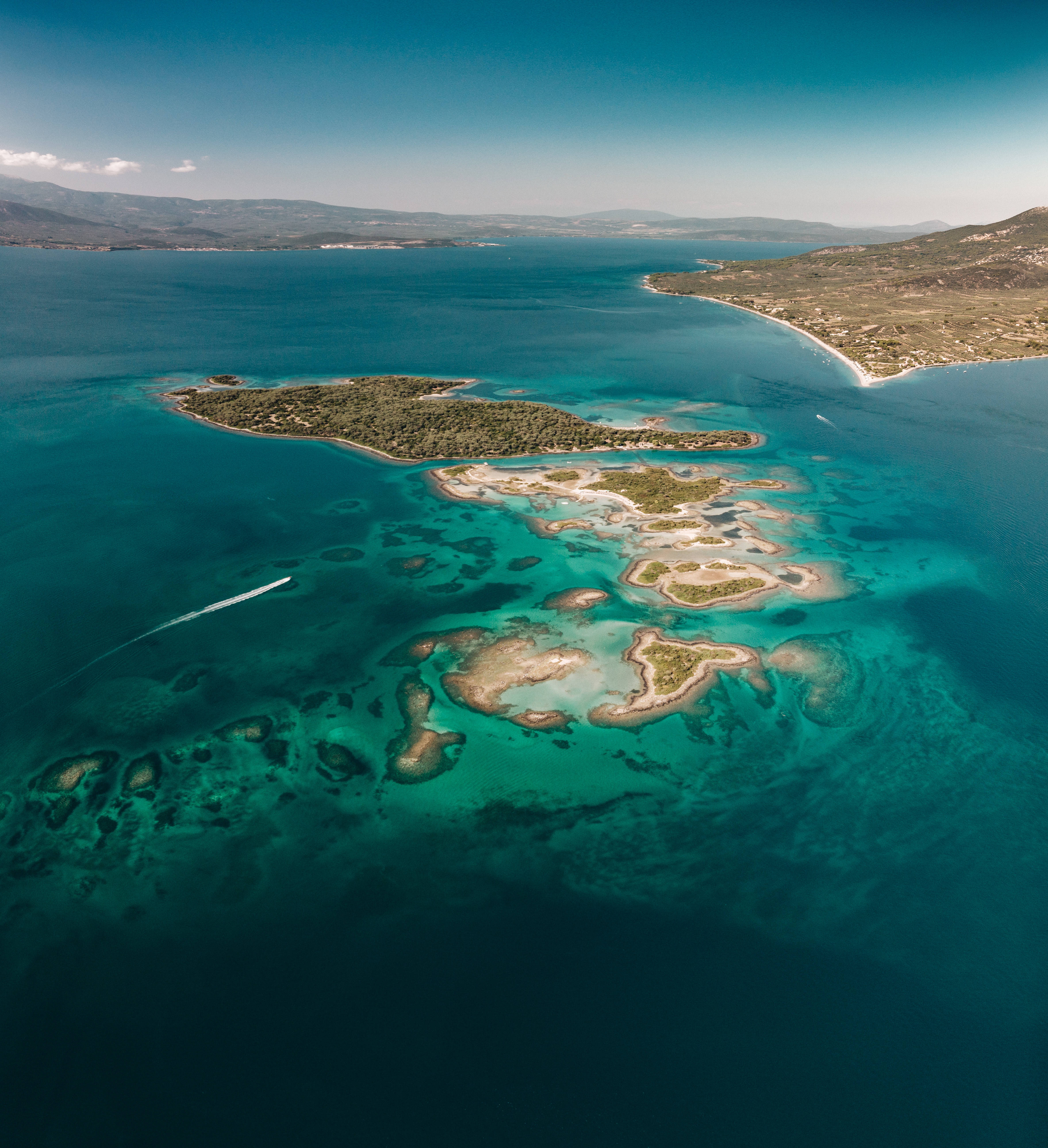 Vista aérea de una isla en Grecia Fondos de pantalla